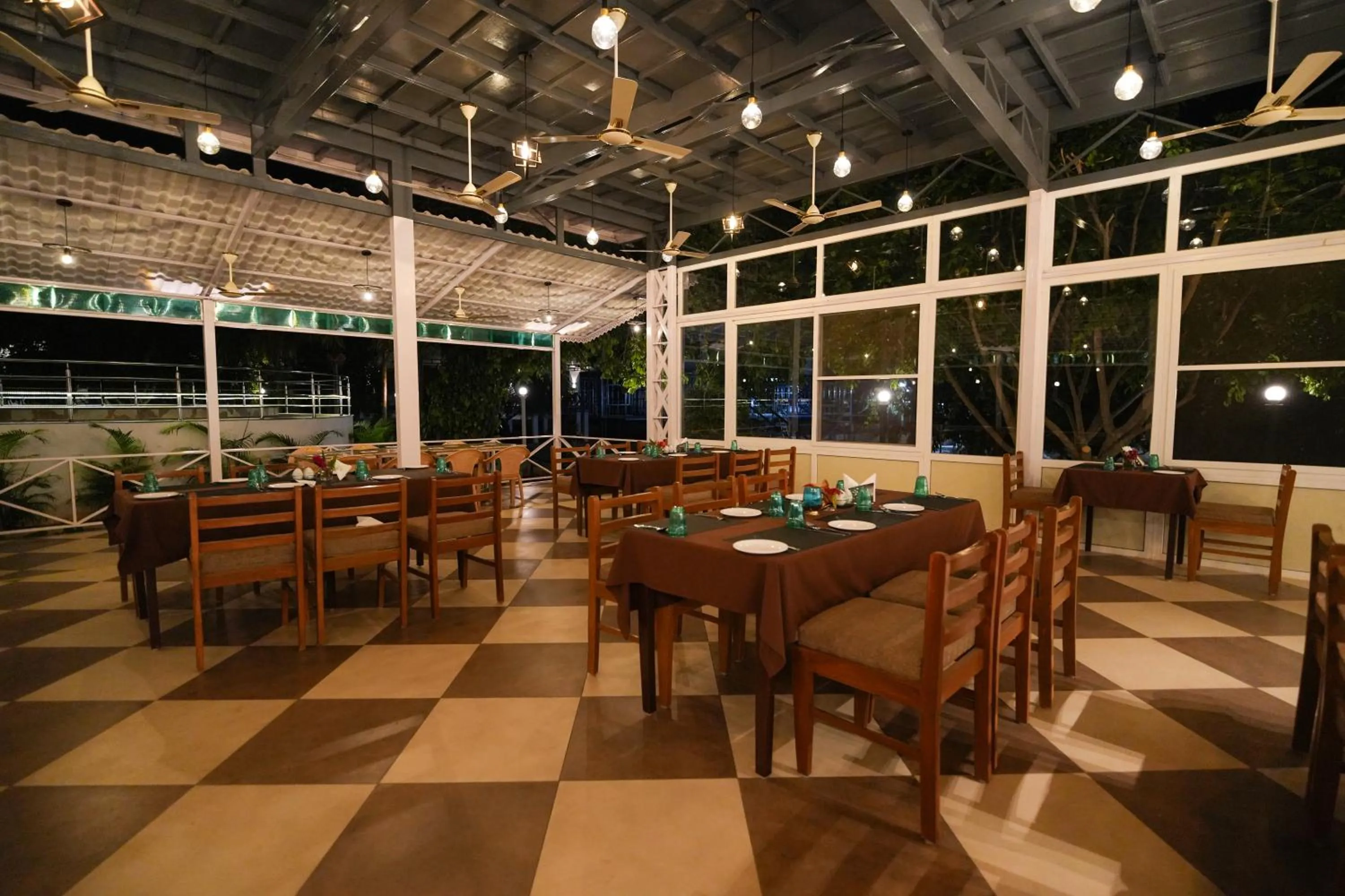 Restaurant/places to eat in MGM Whispering Wind's Yelagiri
