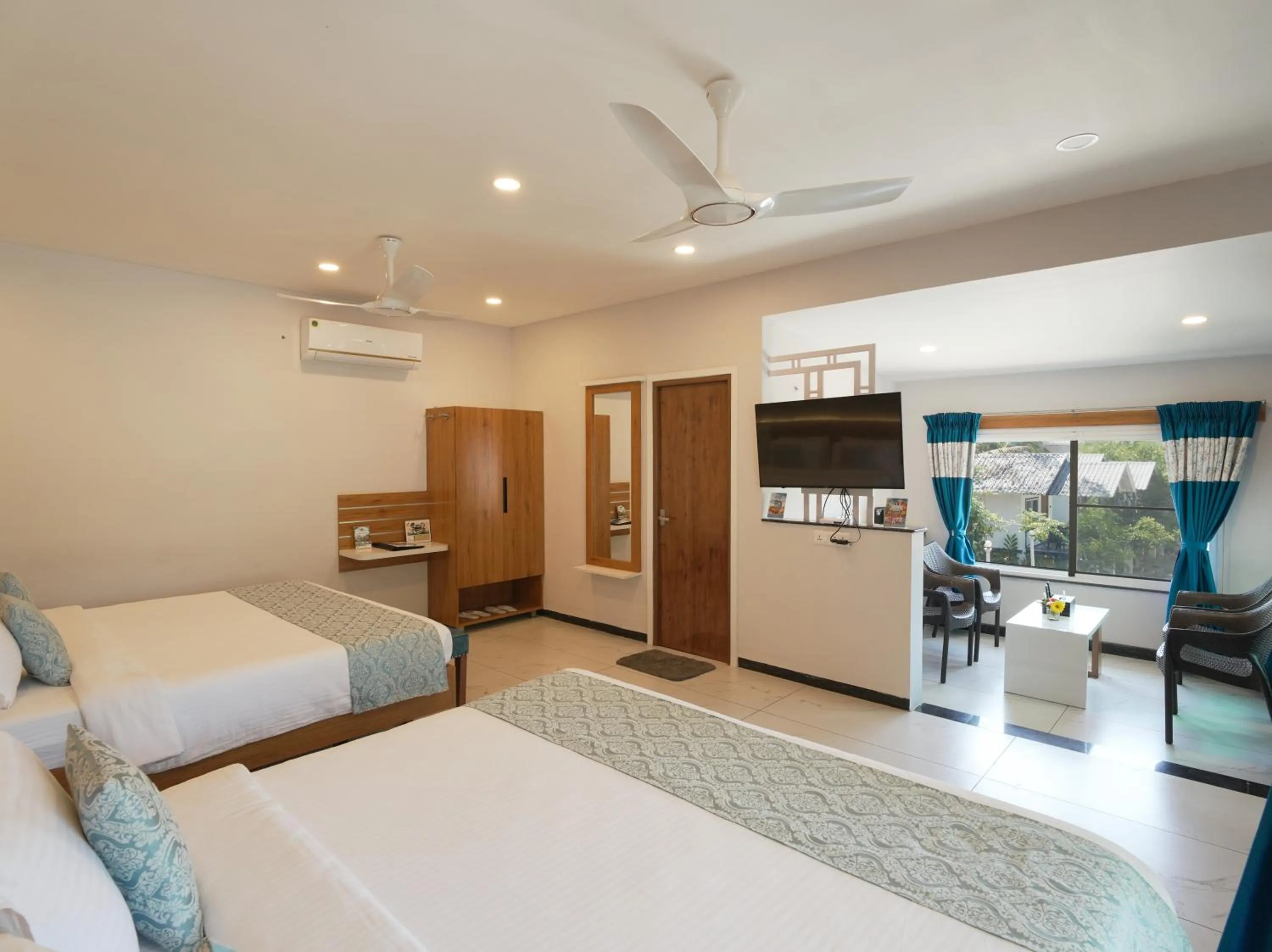 Living room, Bed in MGM Whispering Wind's Yelagiri