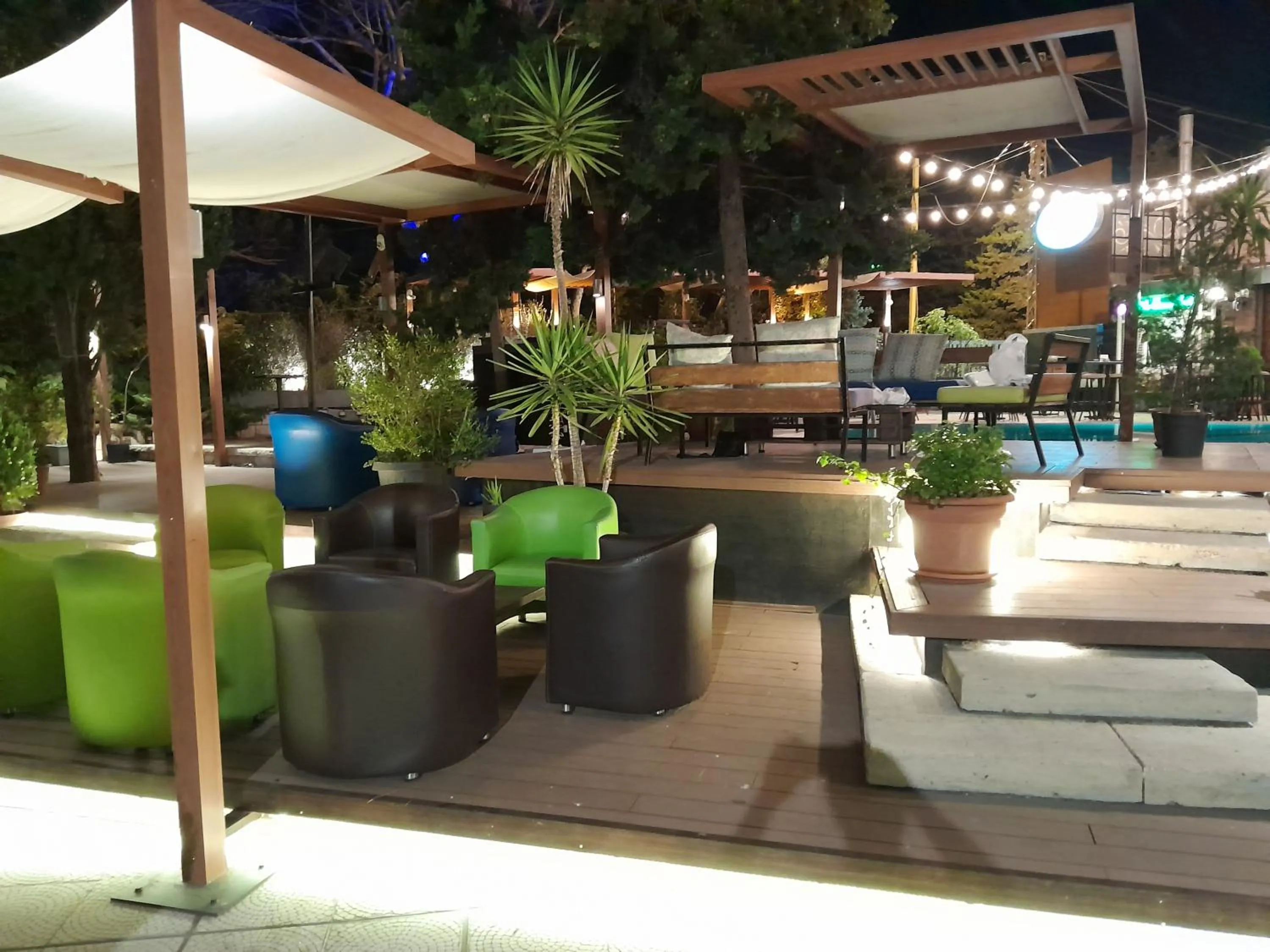 Restaurant/places to eat in GARDEN HOTEL