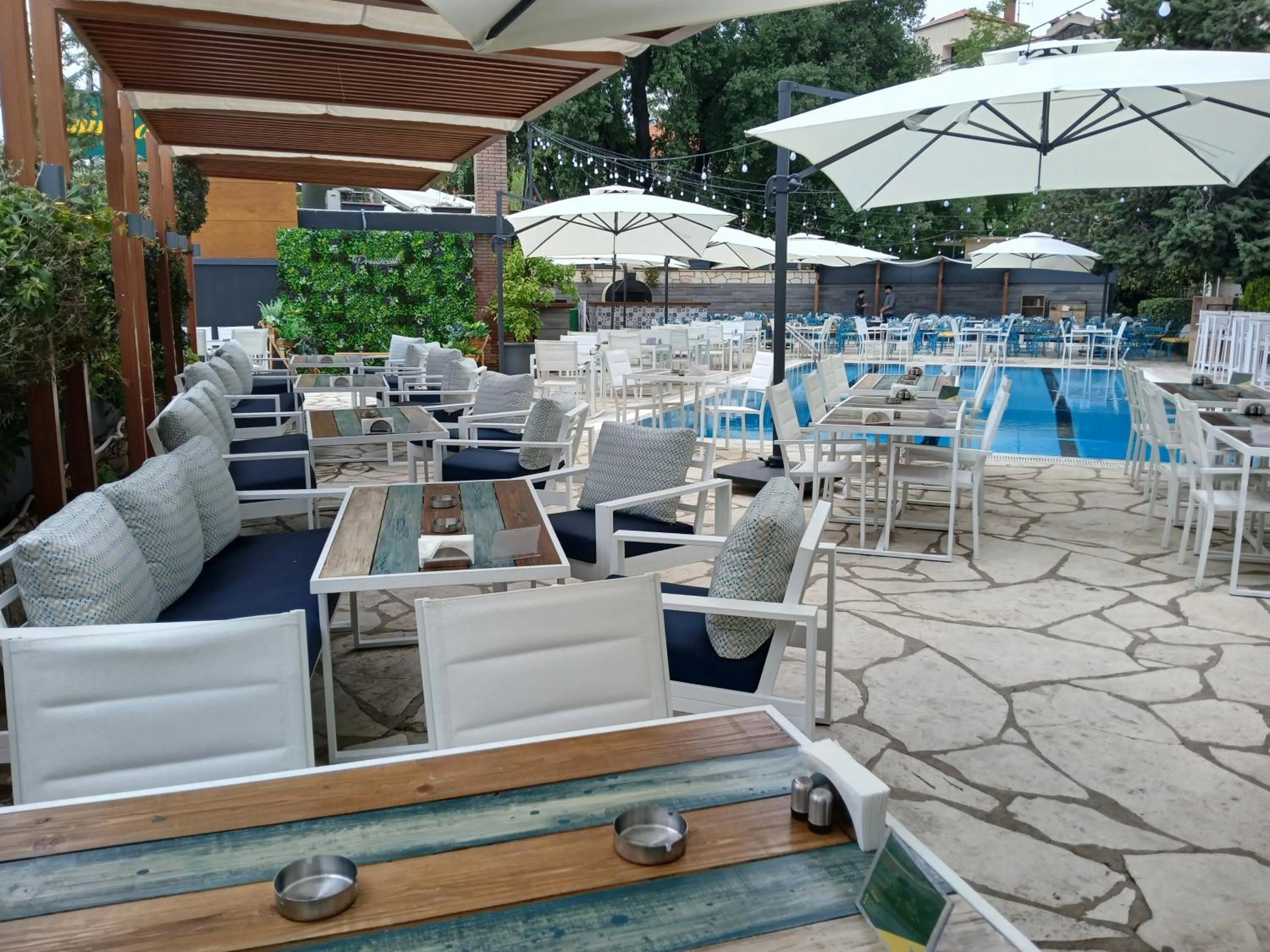 Restaurant/places to eat in GARDEN HOTEL