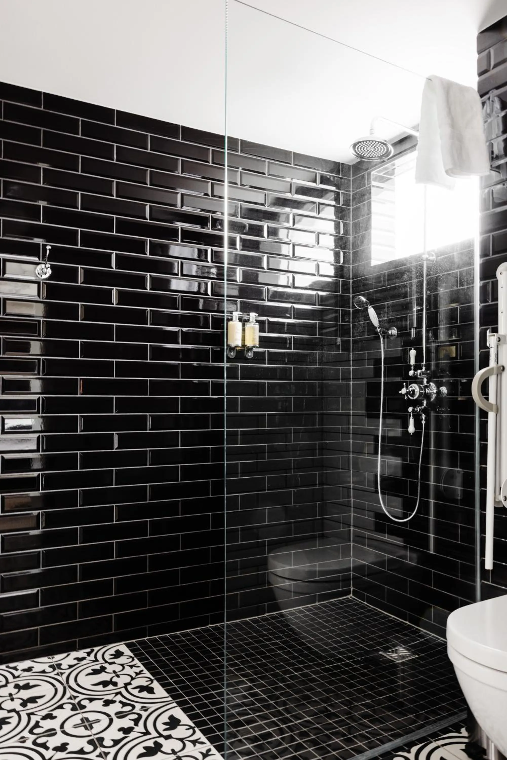 Shower in ODDSSON Downtown Hotel