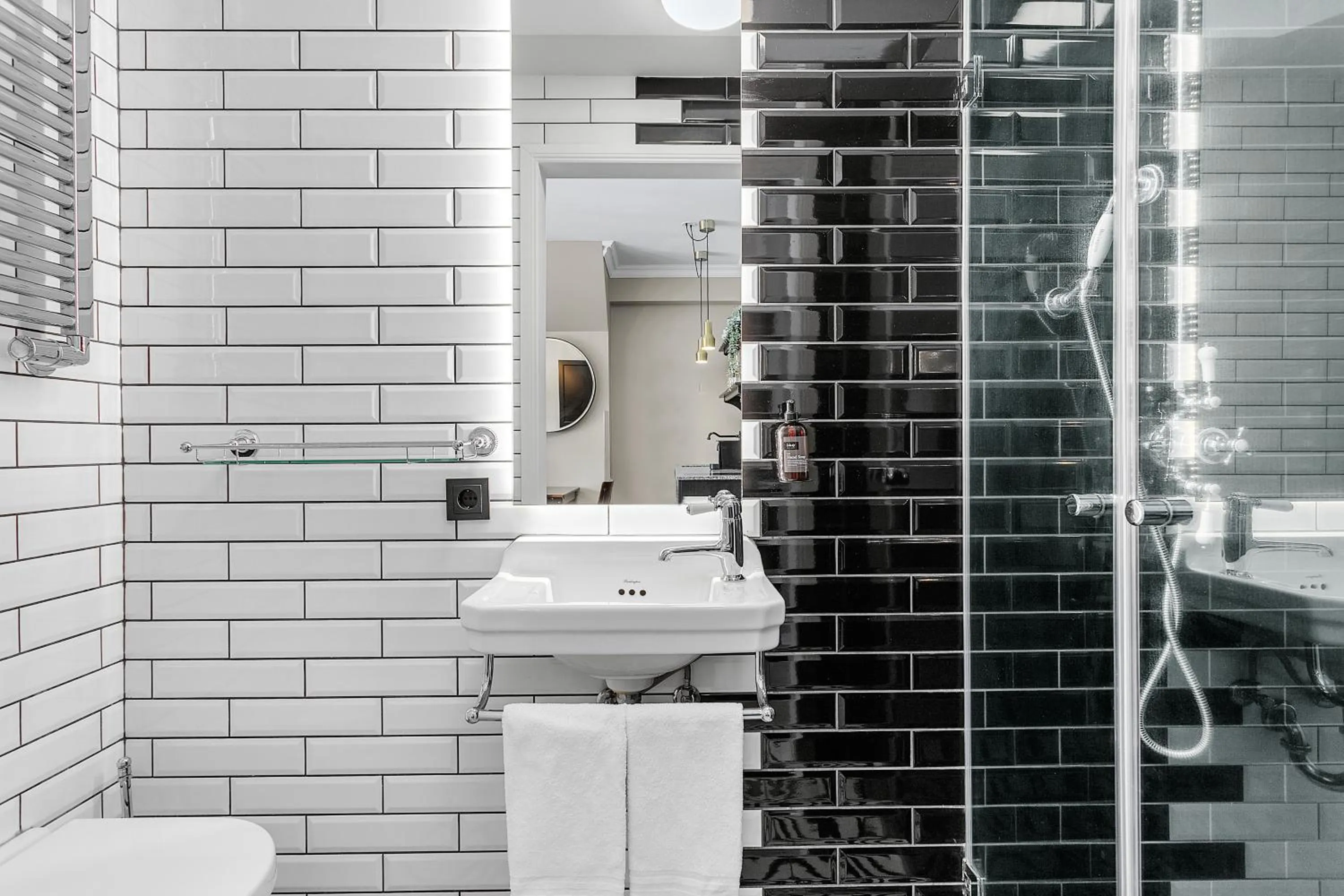 Shower in ODDSSON Downtown Hotel