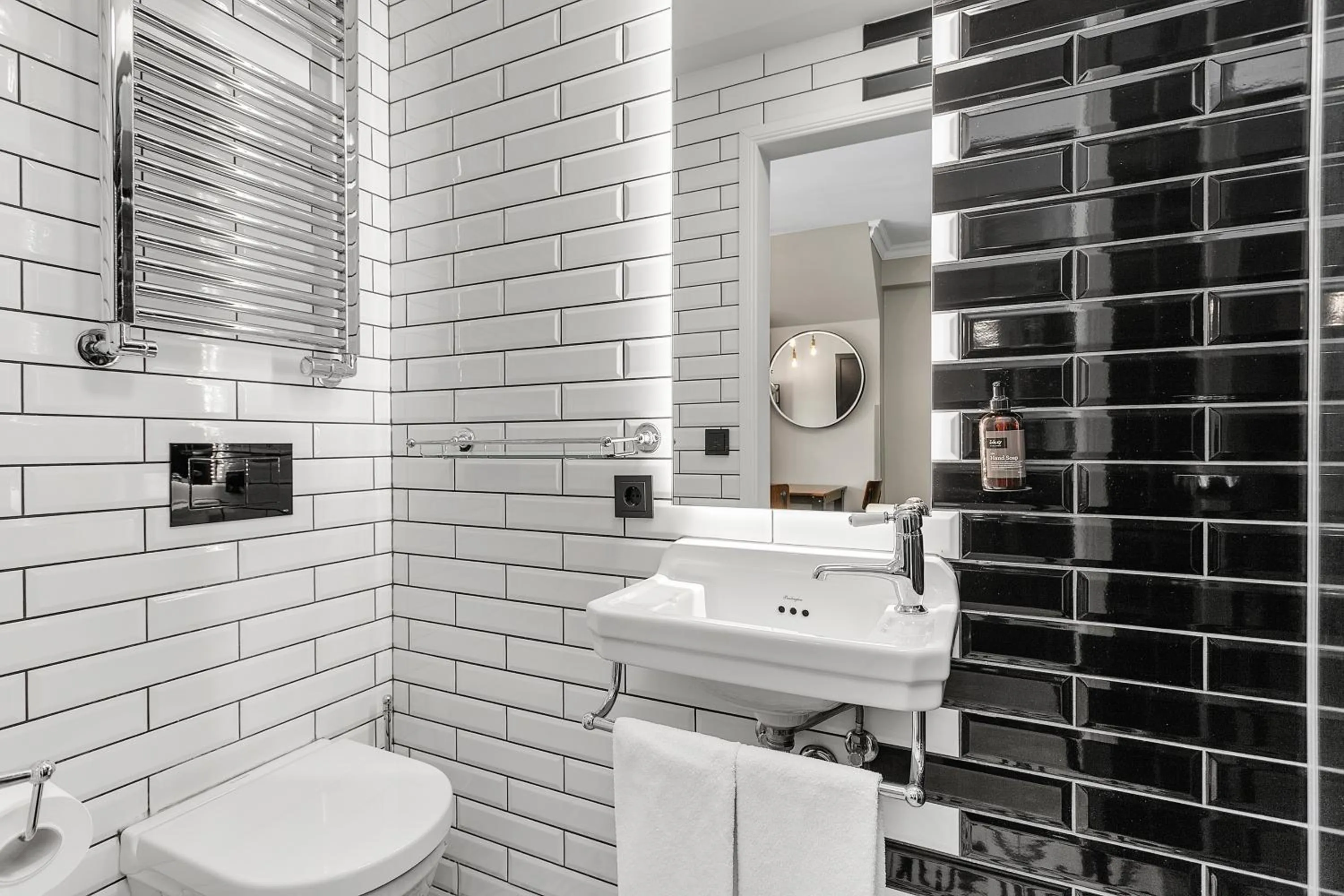 Shower in ODDSSON Downtown Hotel