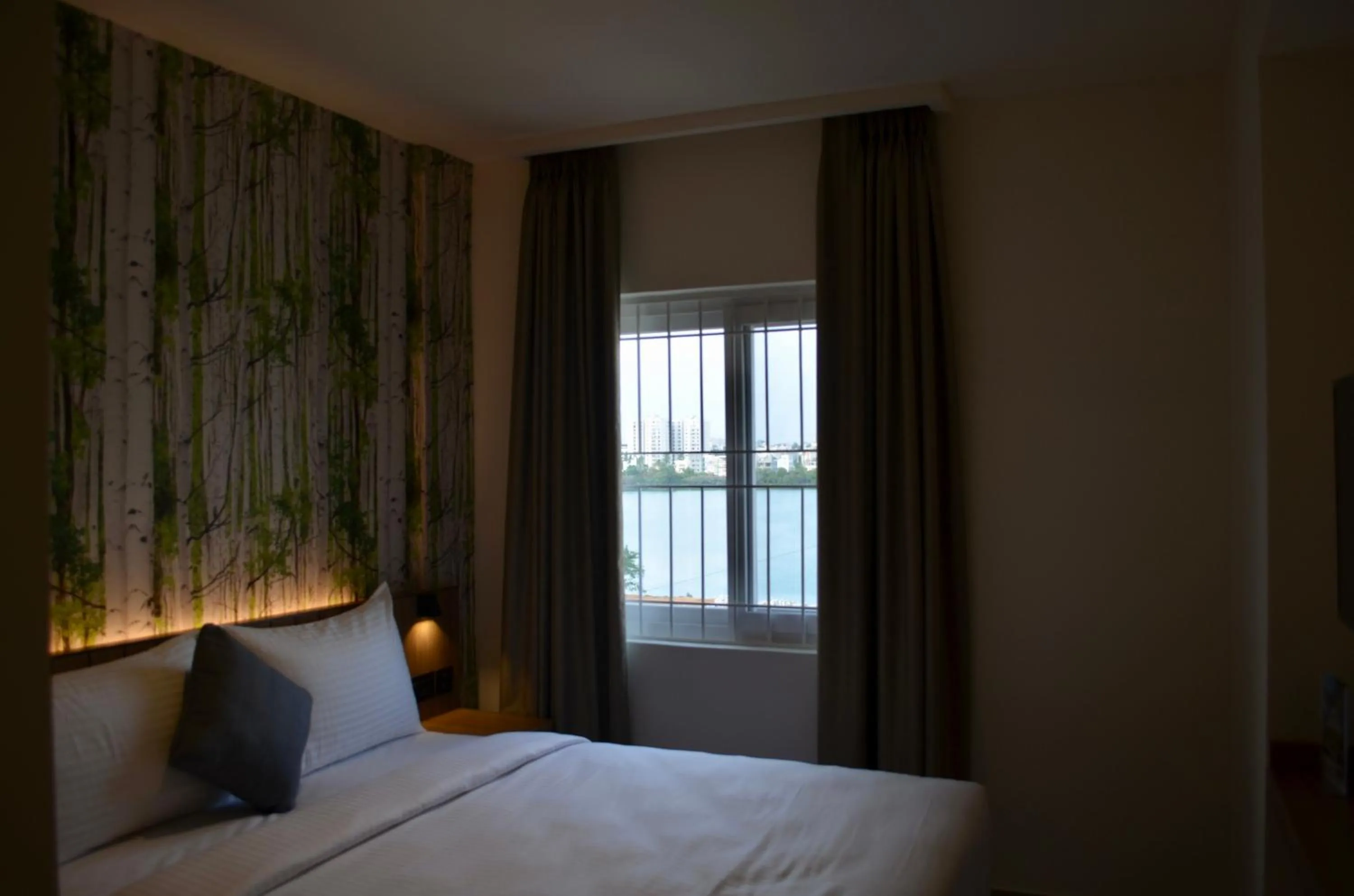 View (from property/room), Bed in CITY LAKE HOTEL