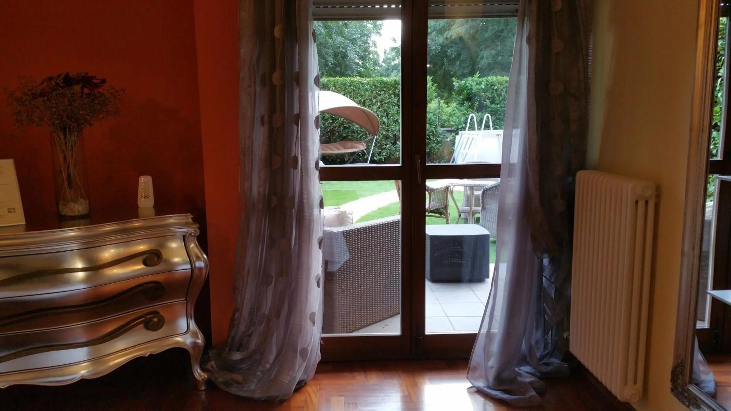 Garden view in B&B Ai Prati