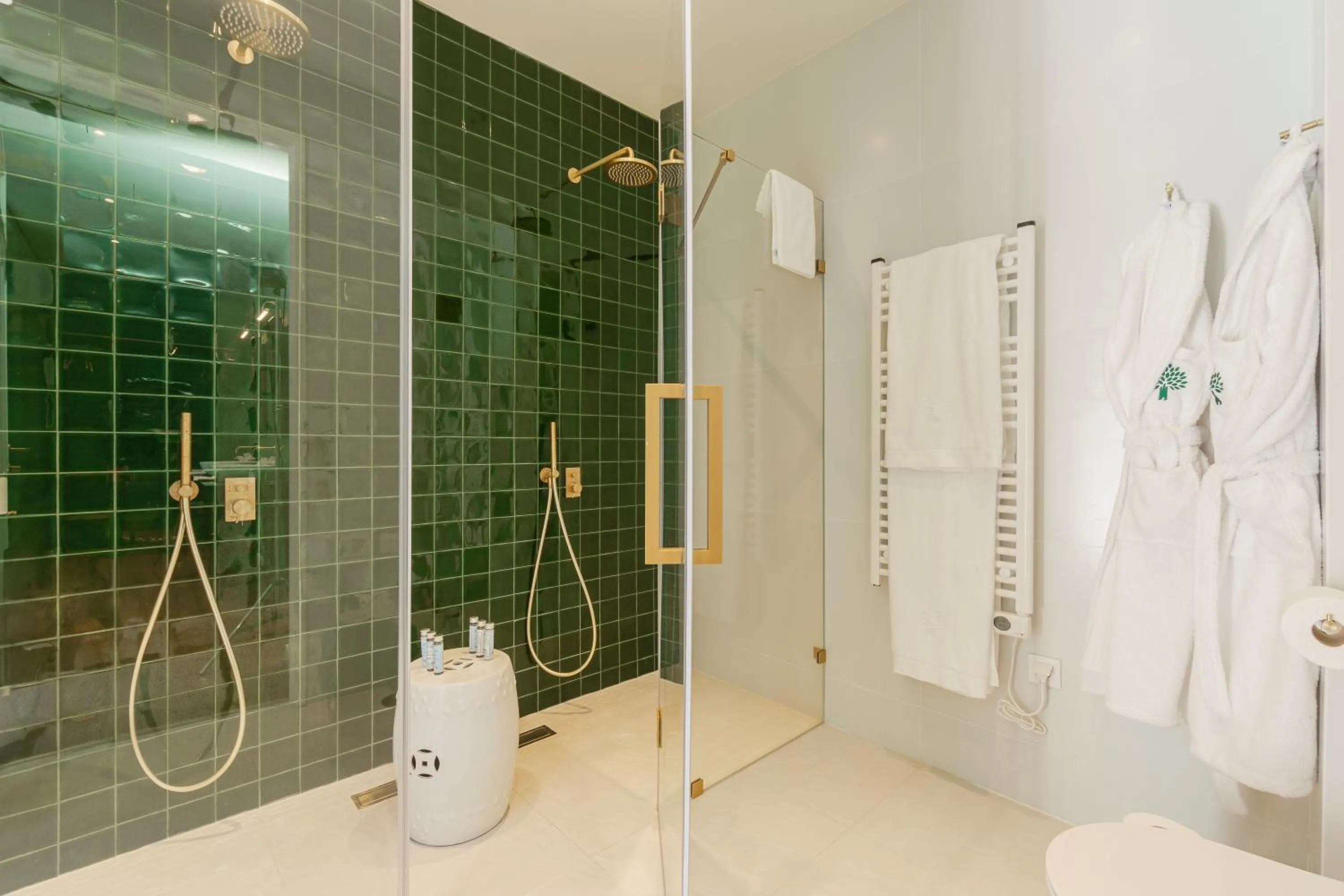 Shower in Solar dos Cantos Botanic House & Garden