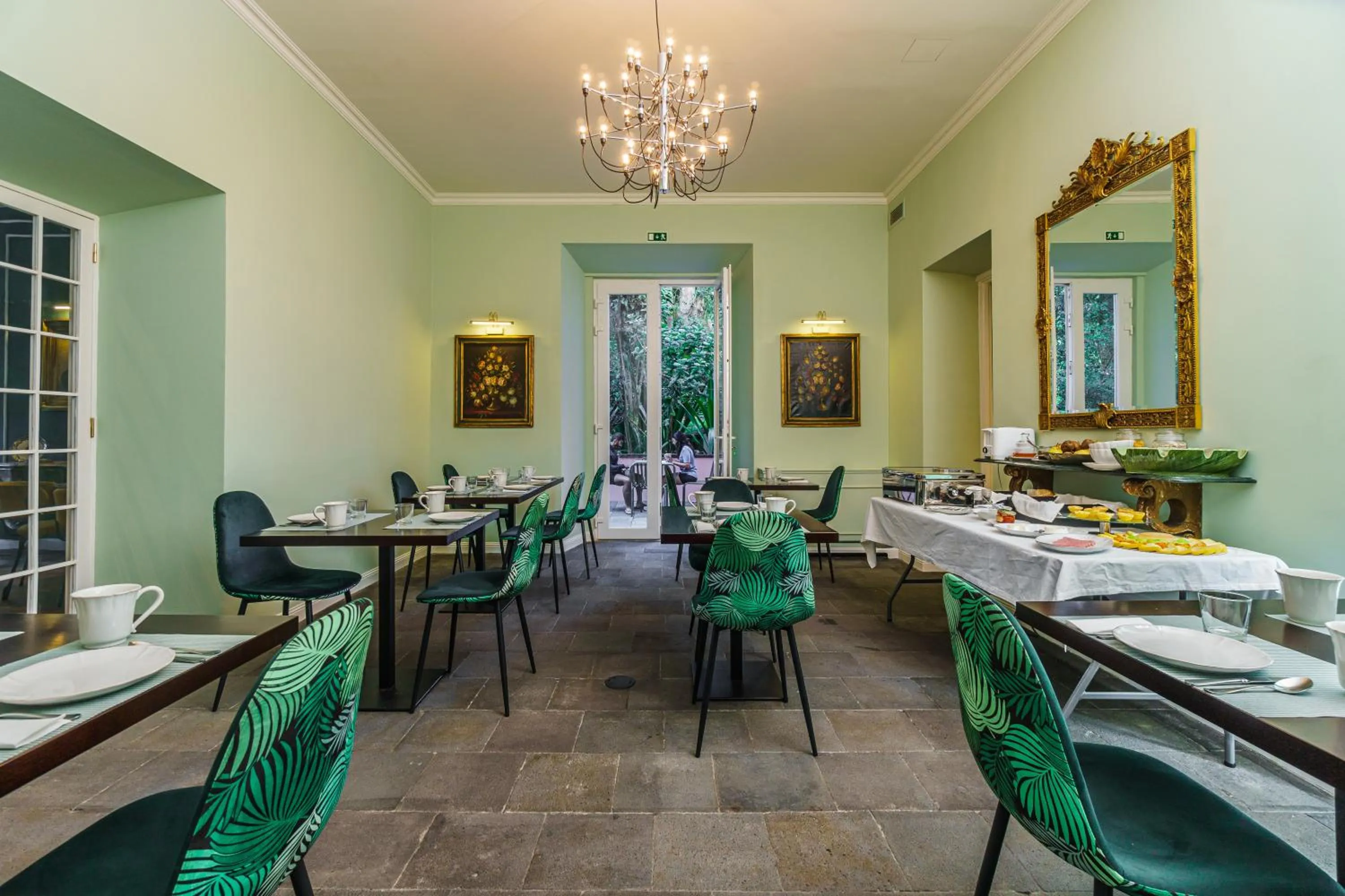 Food and drinks in Solar dos Cantos Botanic House & Garden