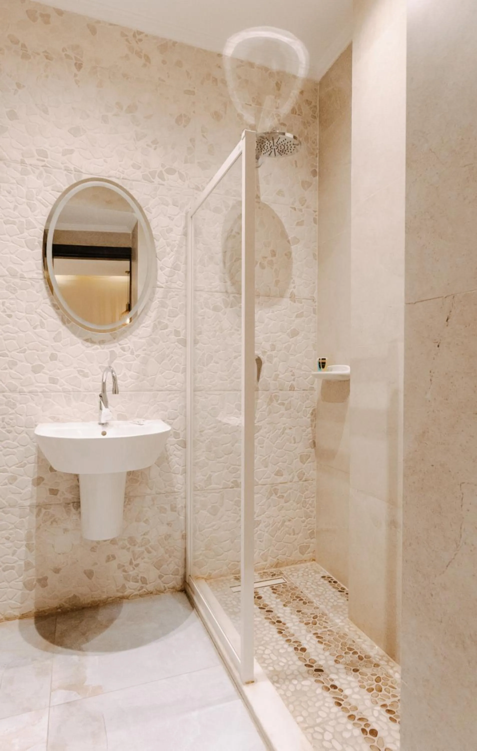 Shower in BrassAlmas Pyramids Hotel