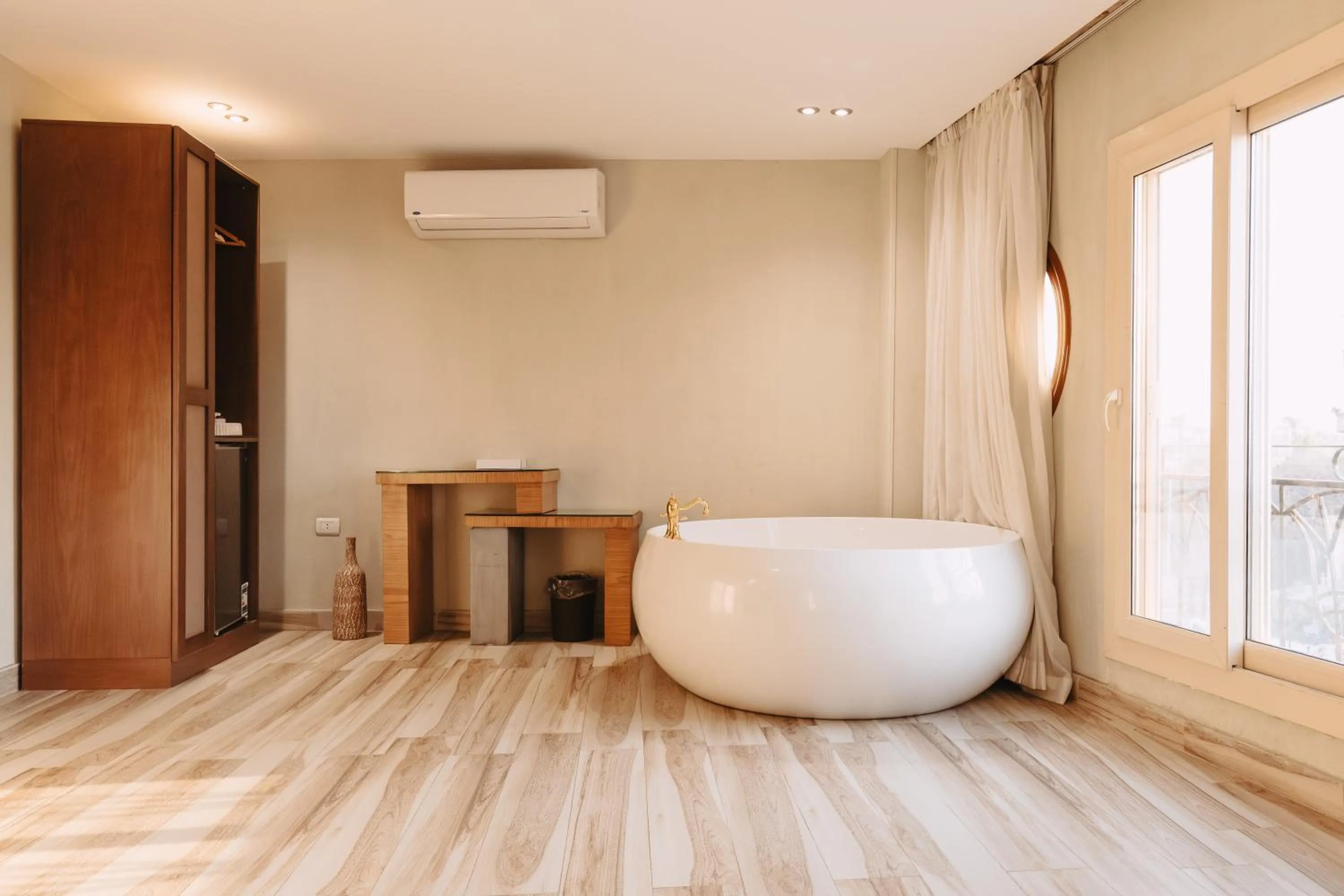 Bath in BrassAlmas Pyramids Hotel