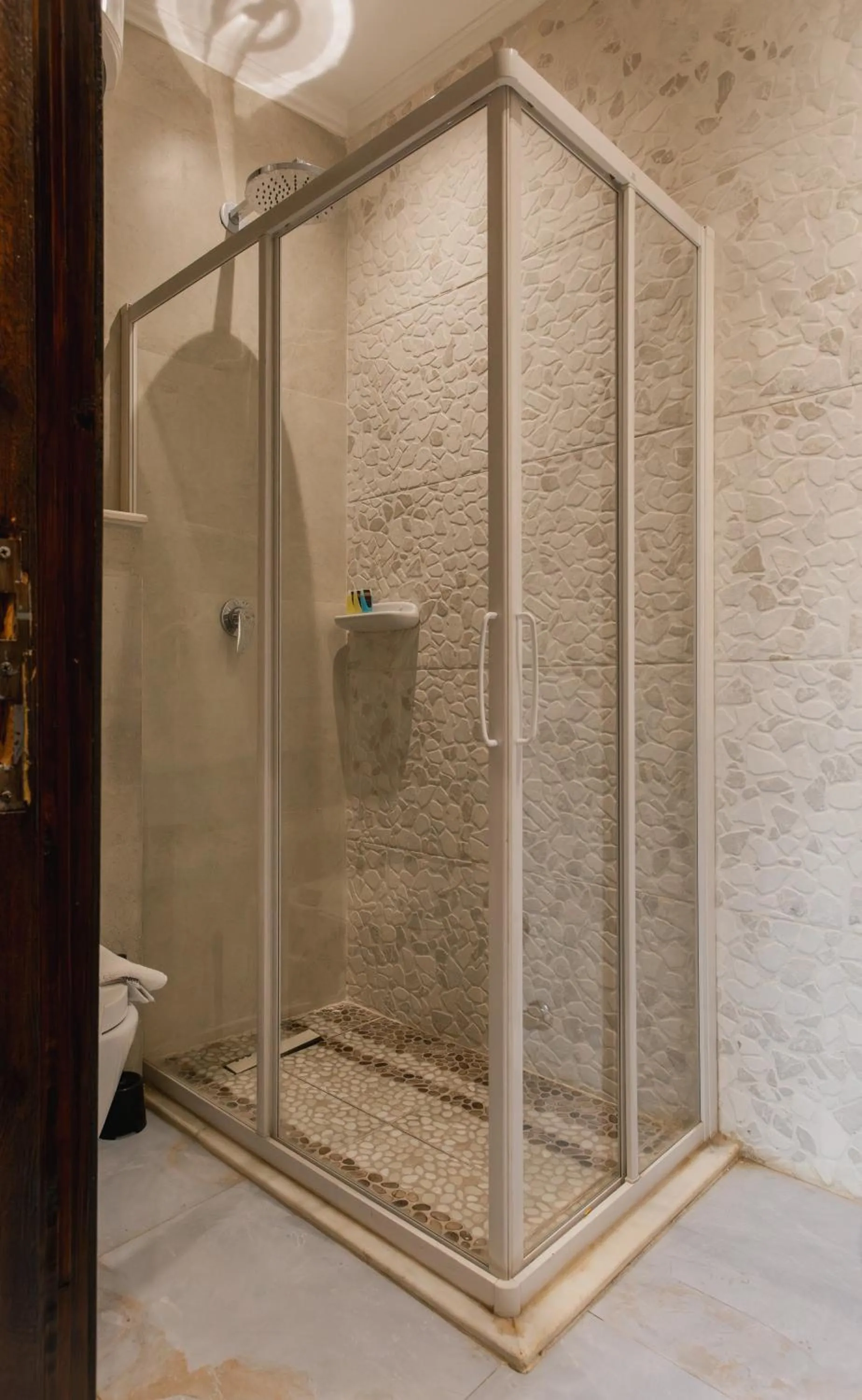 Shower in BrassAlmas Pyramids Hotel