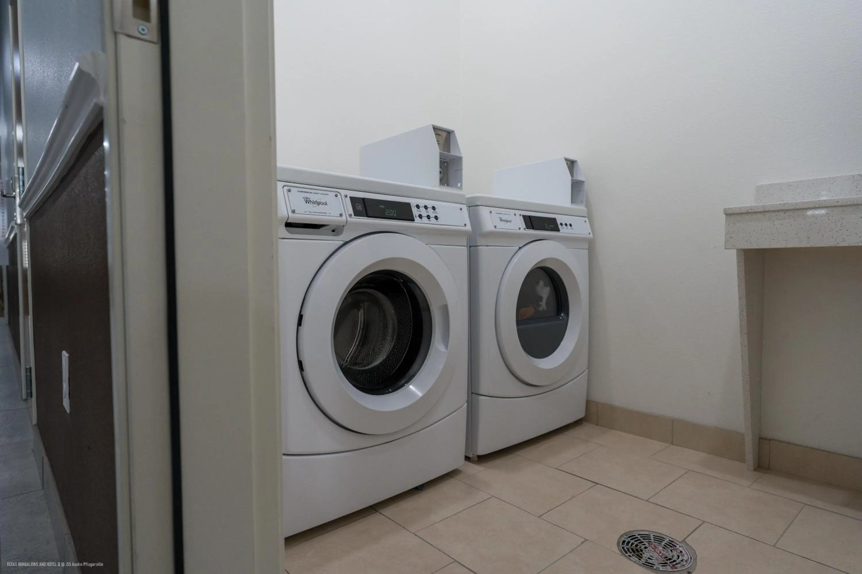 laundry in Texas Bungalows Hotel and Hotel Que at i35 Austin Pflugerville
