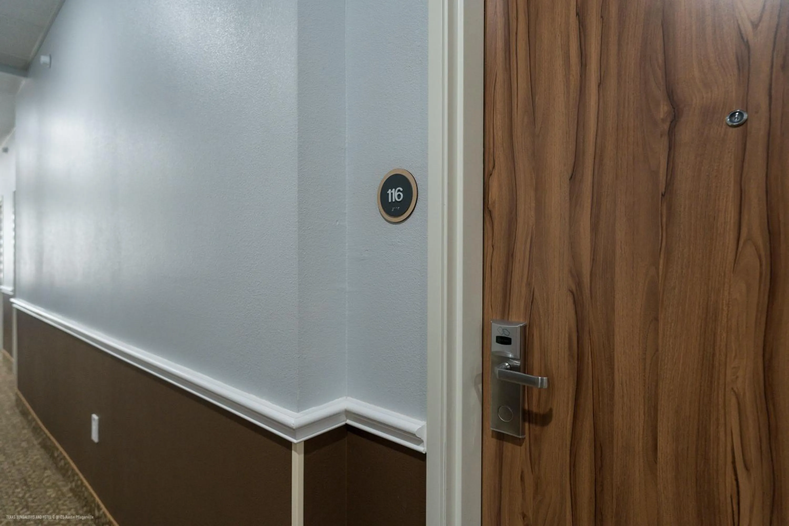 Property building in Texas Bungalows Hotel and Hotel Que at i35 Austin Pflugerville