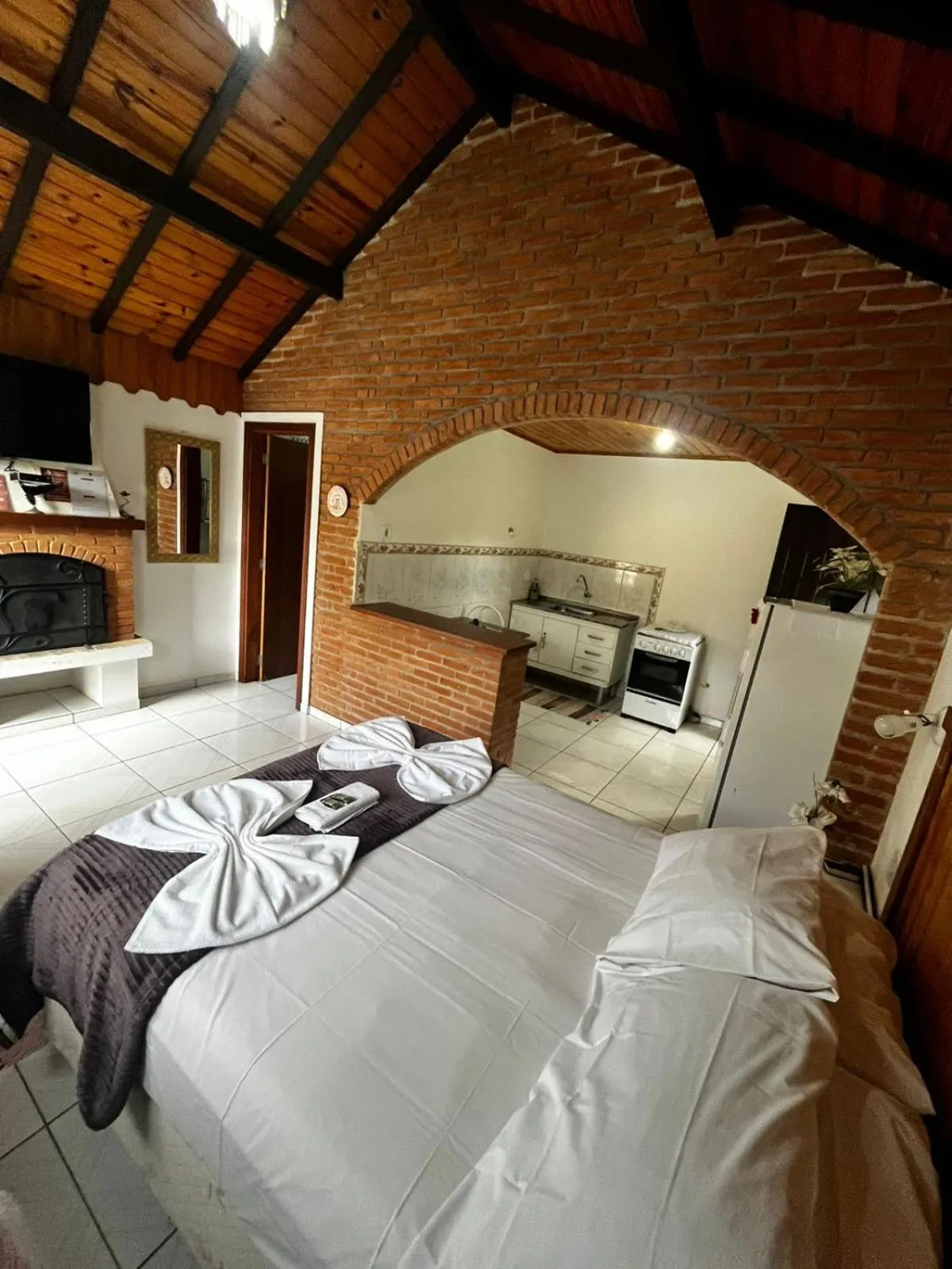 Main Chalet with Kitchen in Pousada Cantinho Colibri