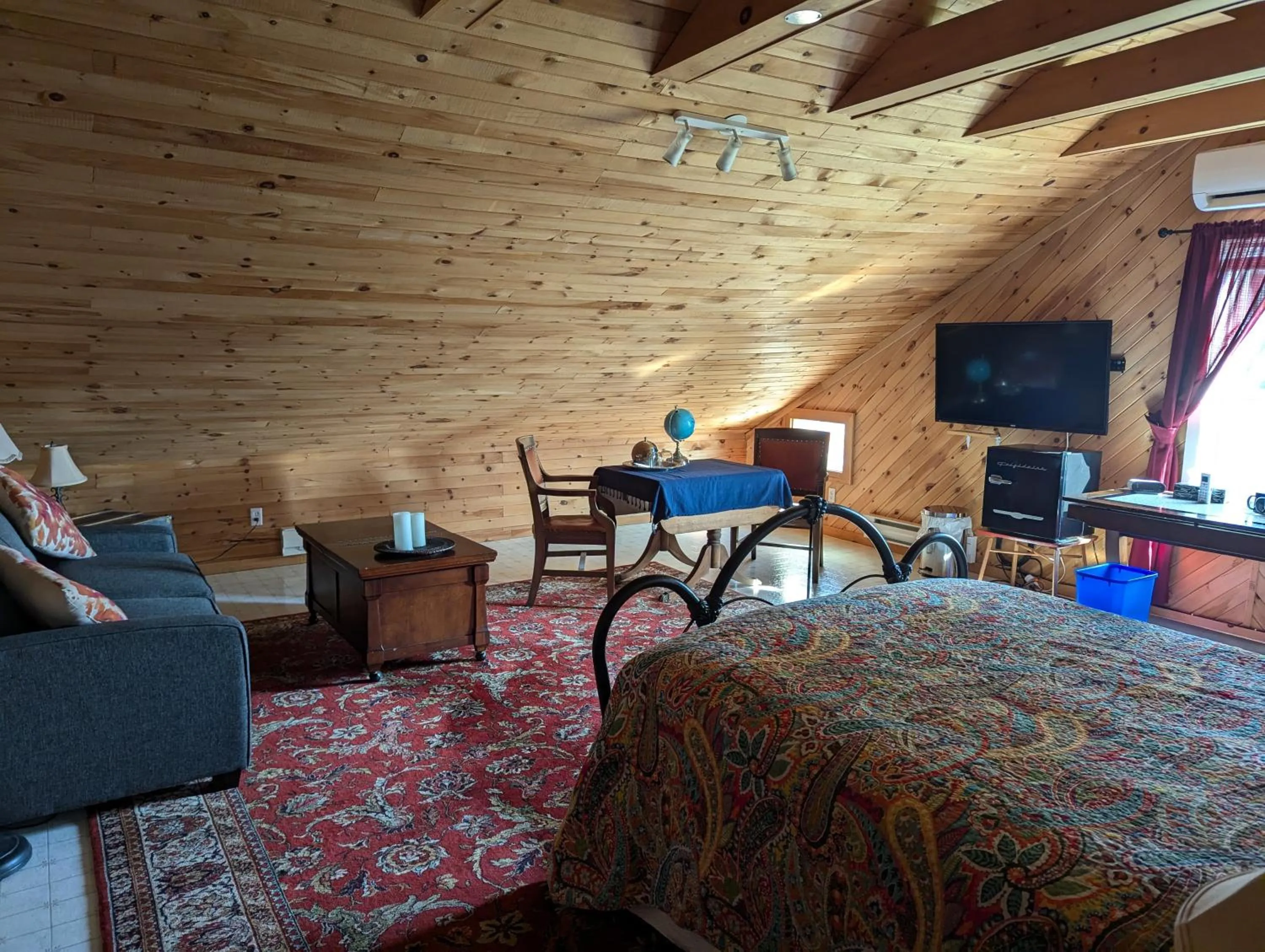 Bed in The Parrsboro Mansion Inn