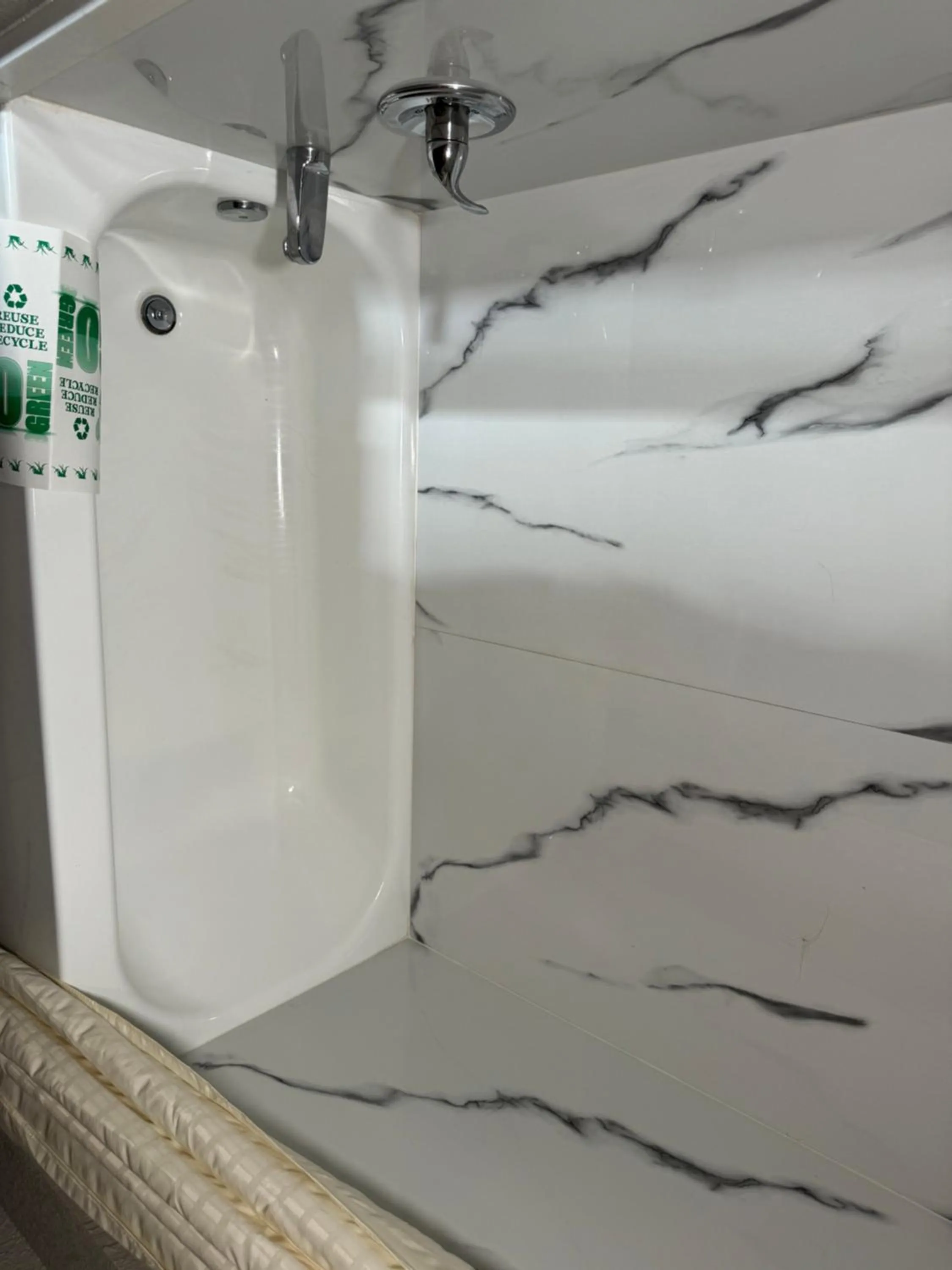 Bathroom in Nola Inn & Suites