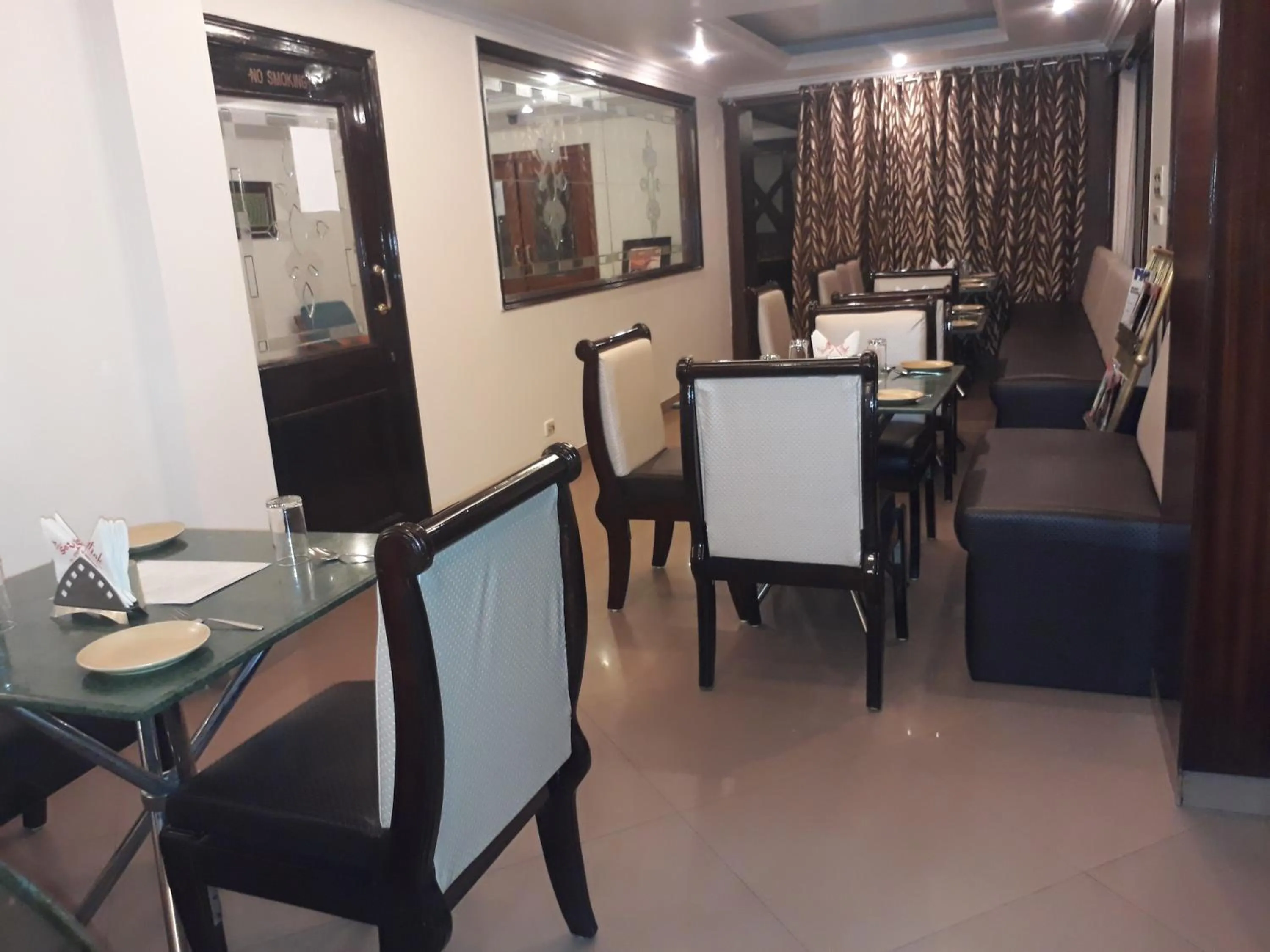 Food and drinks in Hotel Sarthak