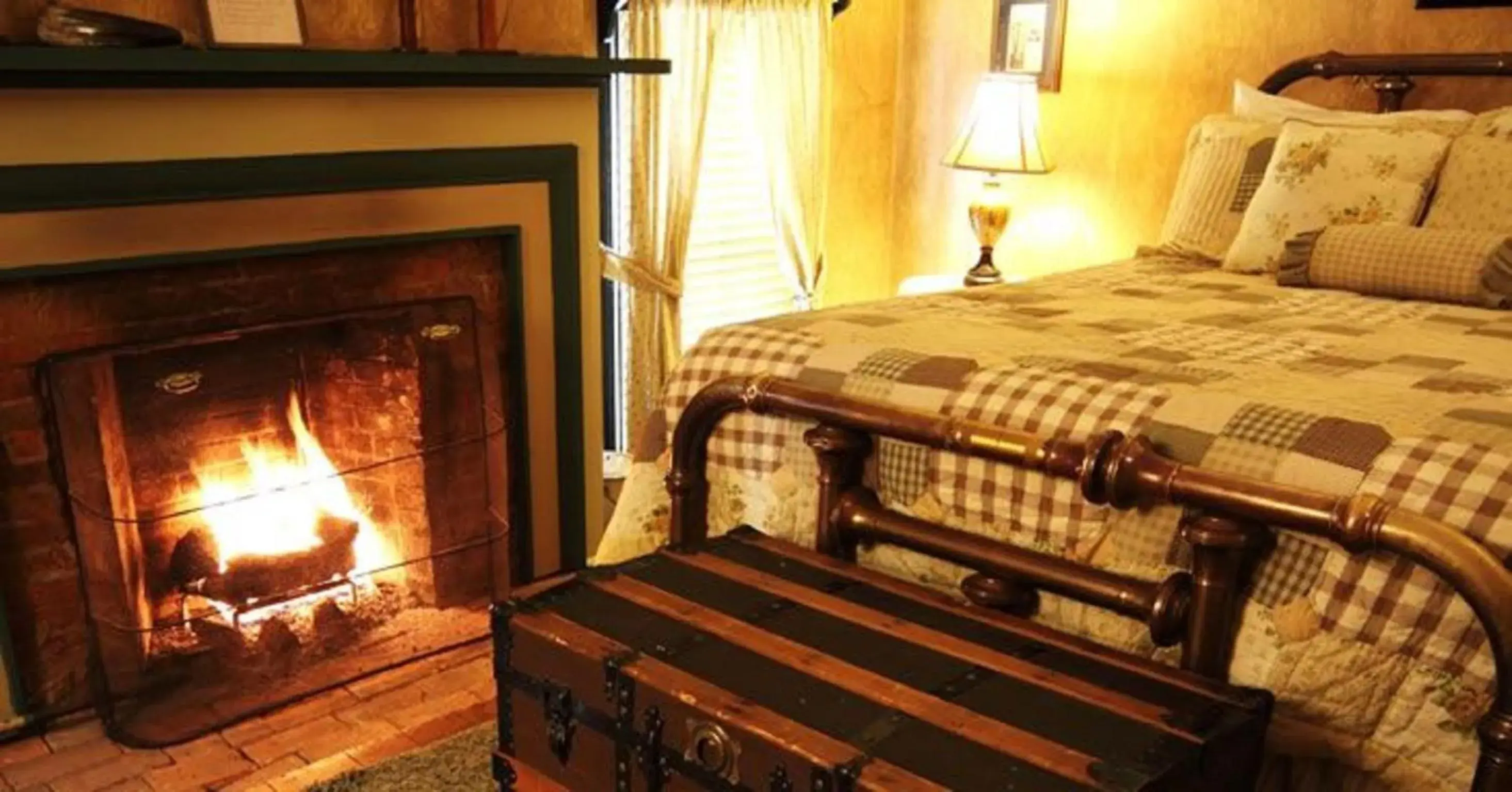 Queen Room - The General's Room in Munro House Bed and Breakfast Queen Room - The General's Room in Munro House Bed and Breakfast