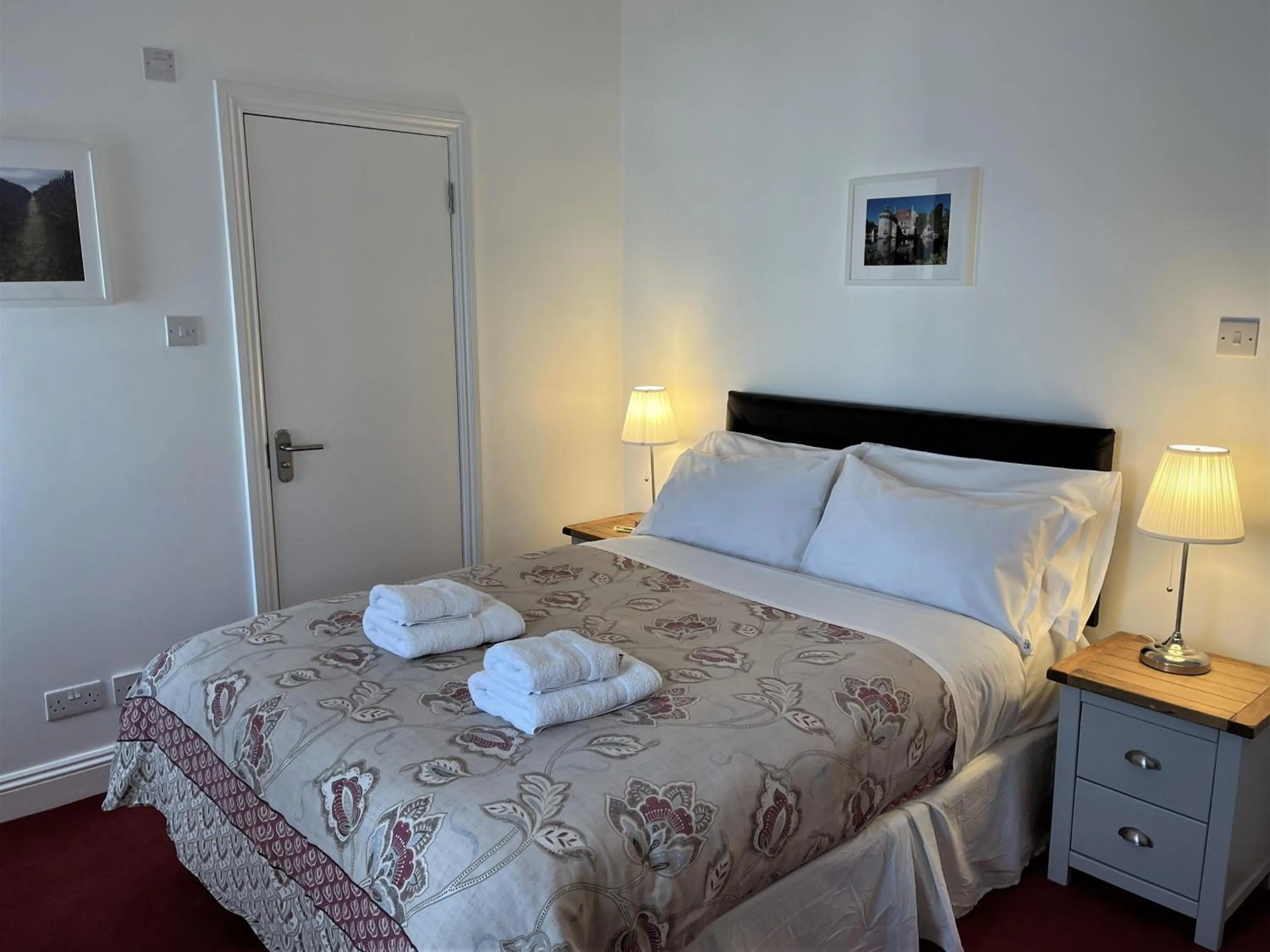 Photo of the whole room, Bed in The Gateway Hotel