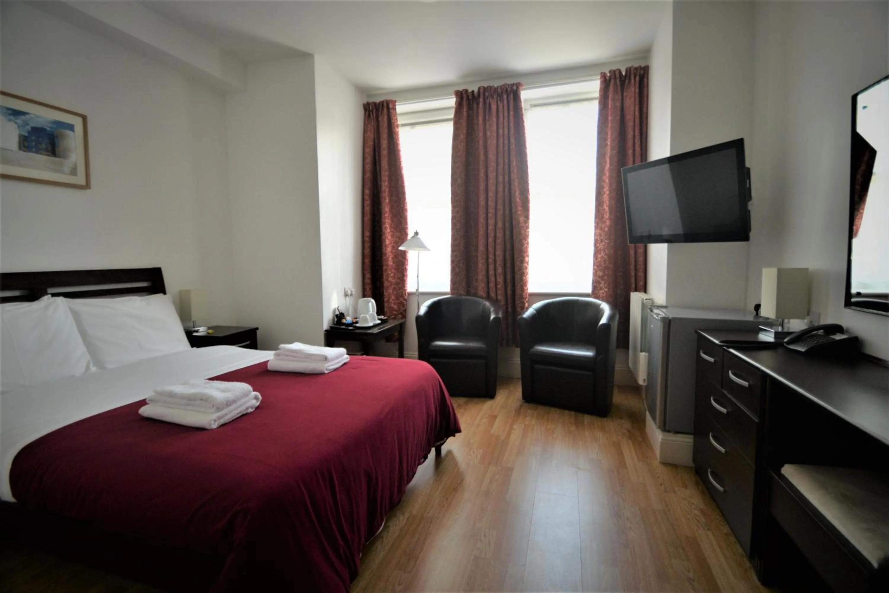 Photo of the whole room, Bed in The Gateway Hotel