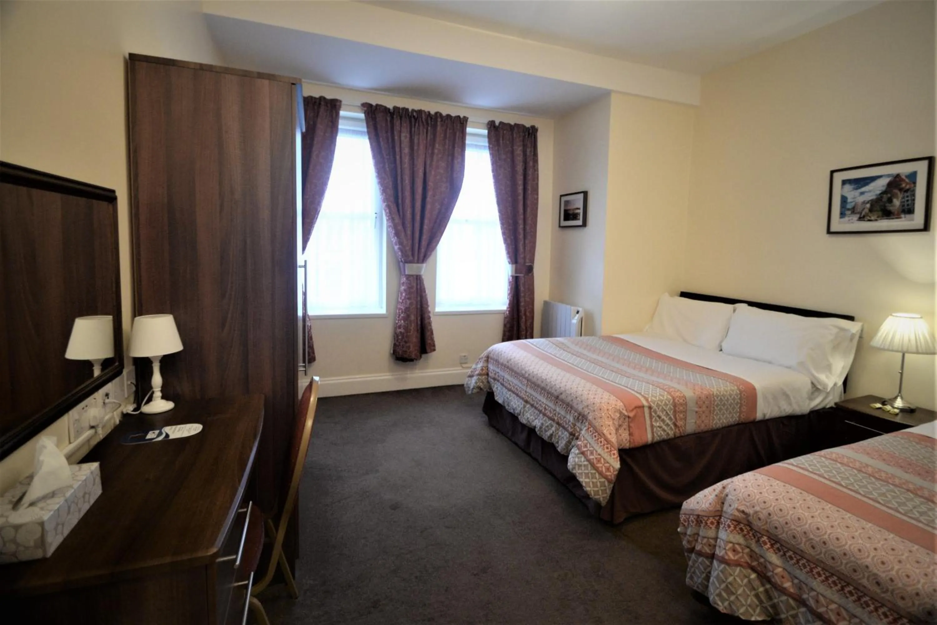 Photo of the whole room, Bed in The Gateway Hotel