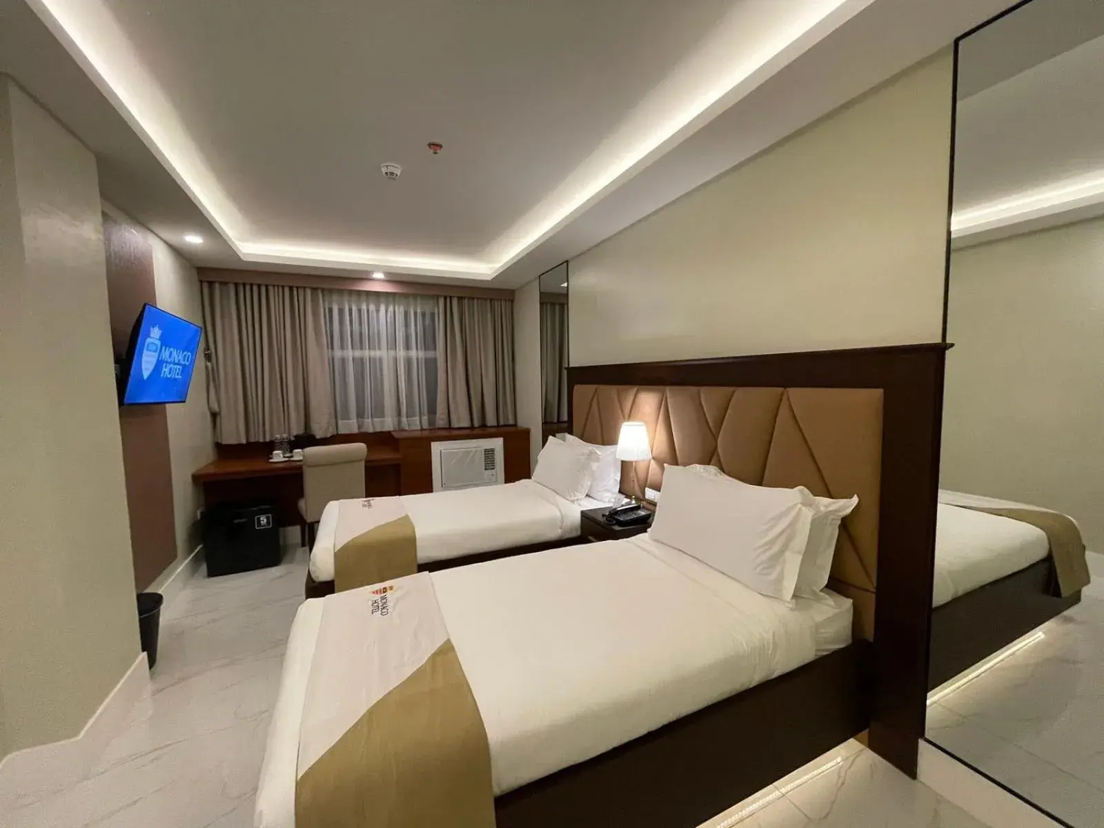 Deluxe Twin Room in Monaco Hotel Deluxe Twin Room in Monaco Hotel