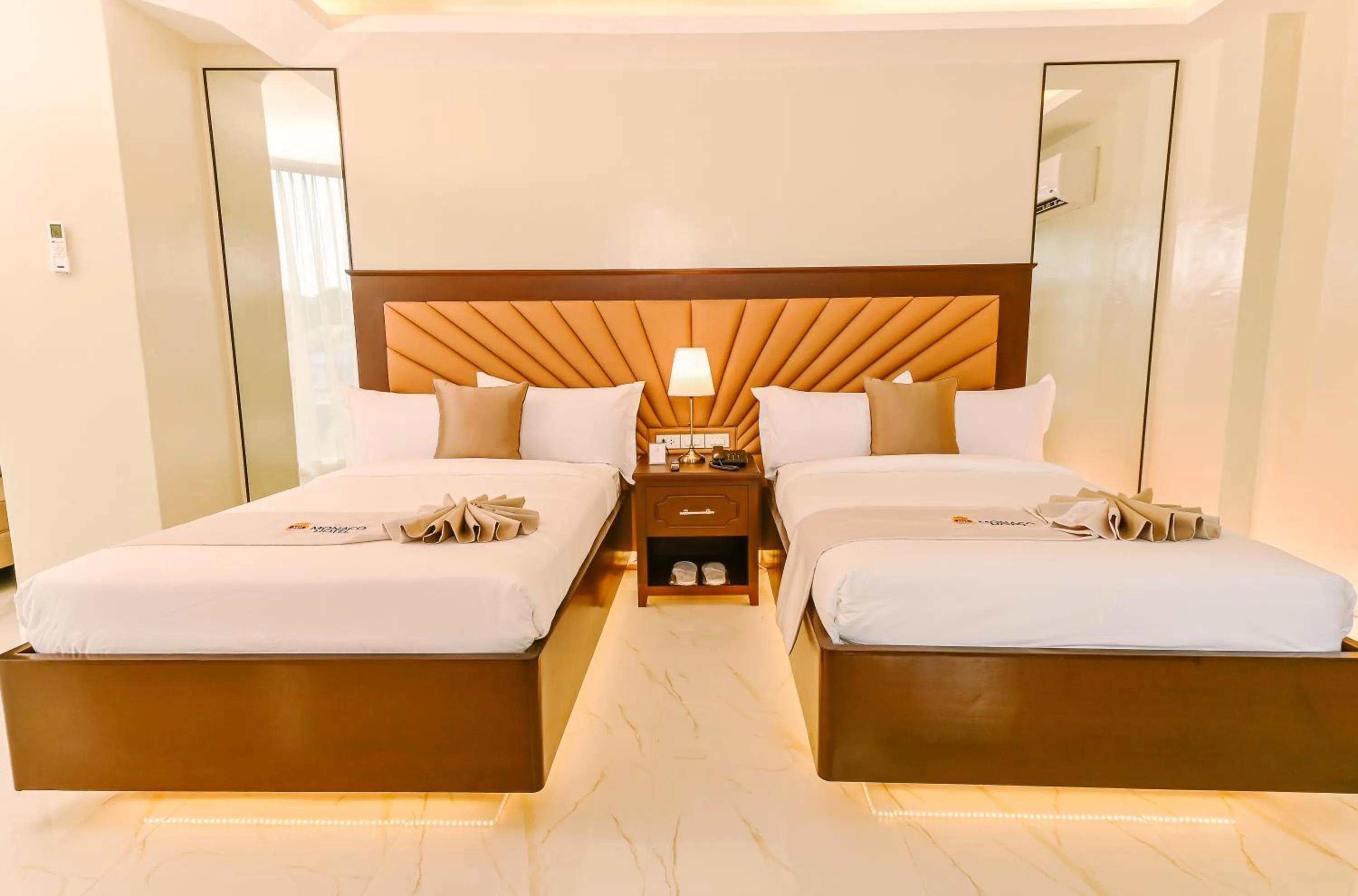 Bedroom, Bed in Monaco Hotel