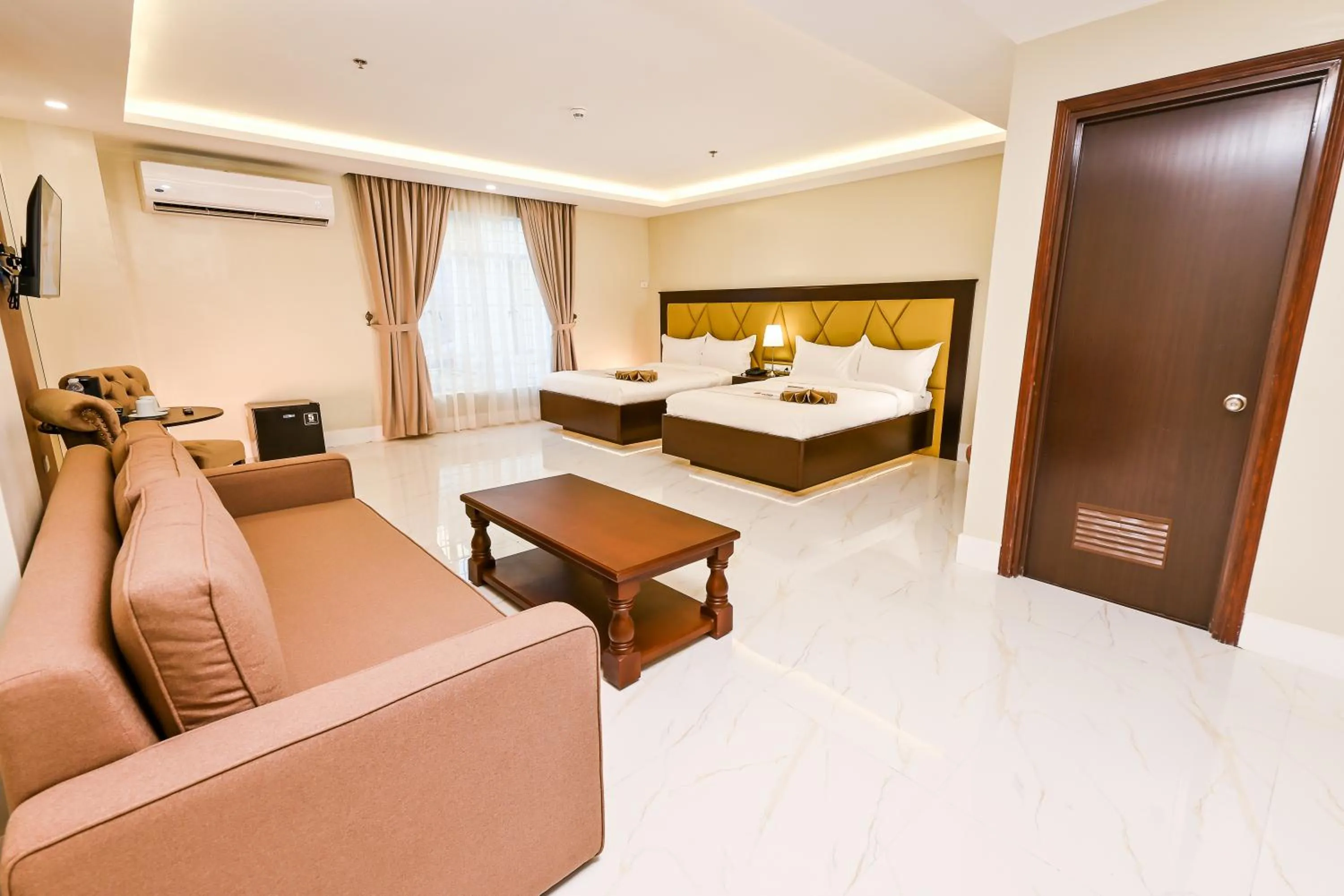 Photo of the whole room, Bed in Monaco Hotel