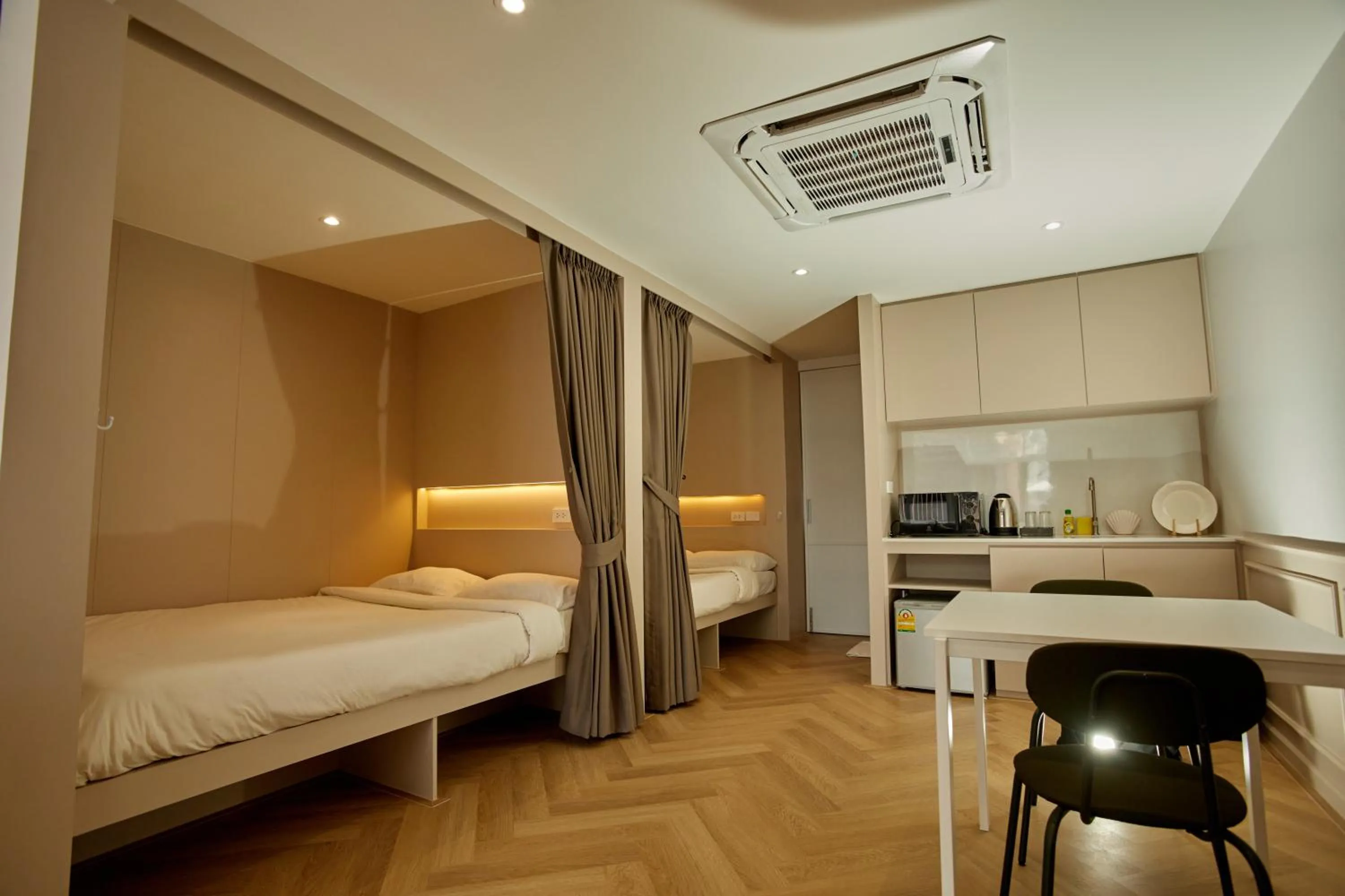 Dining area, Bed in HABI Surawong-Silom