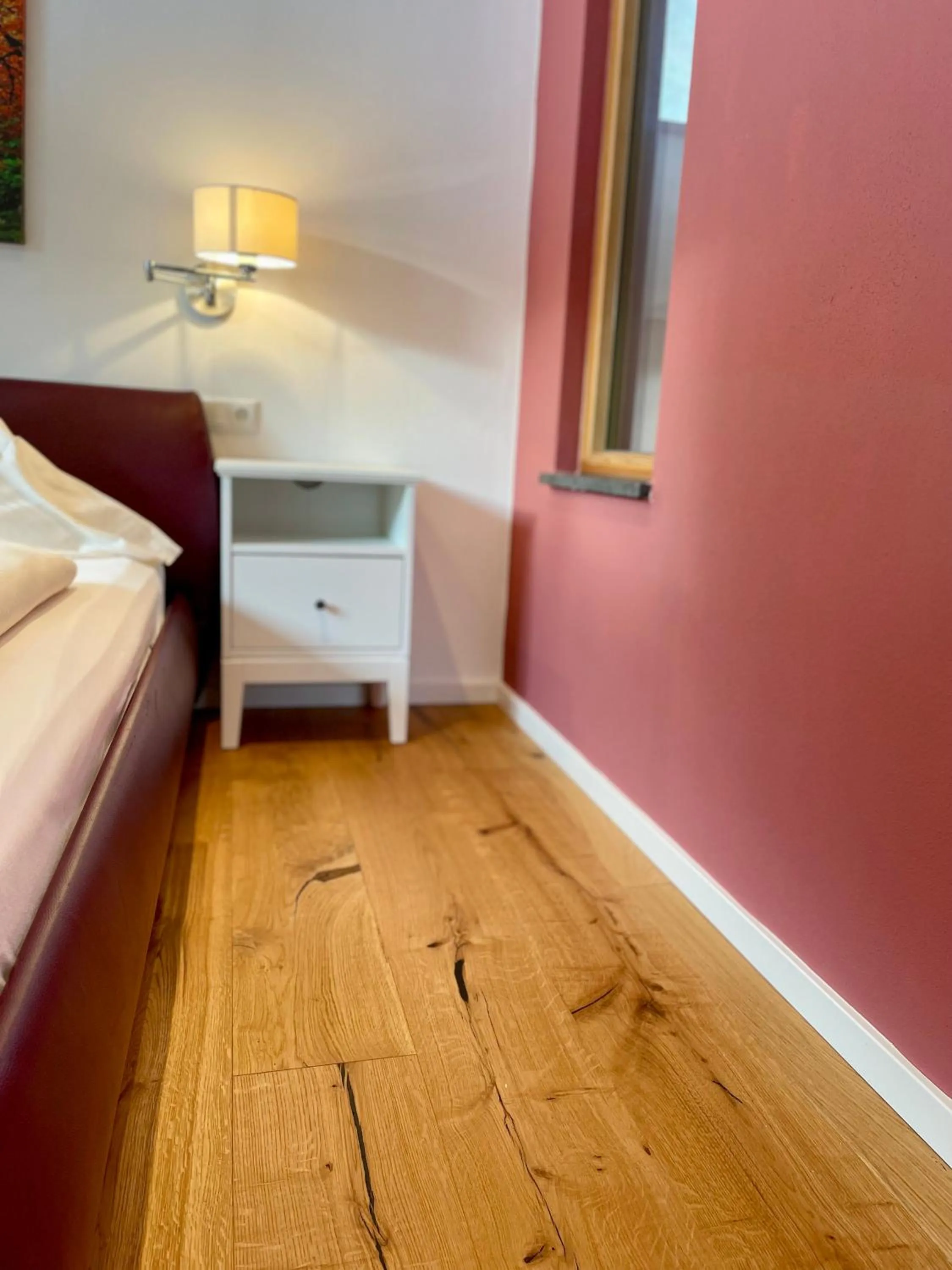 Photo of the whole room, Bed in Alpenlodge Charivari - SommerBergBahn unlimited kostenlos