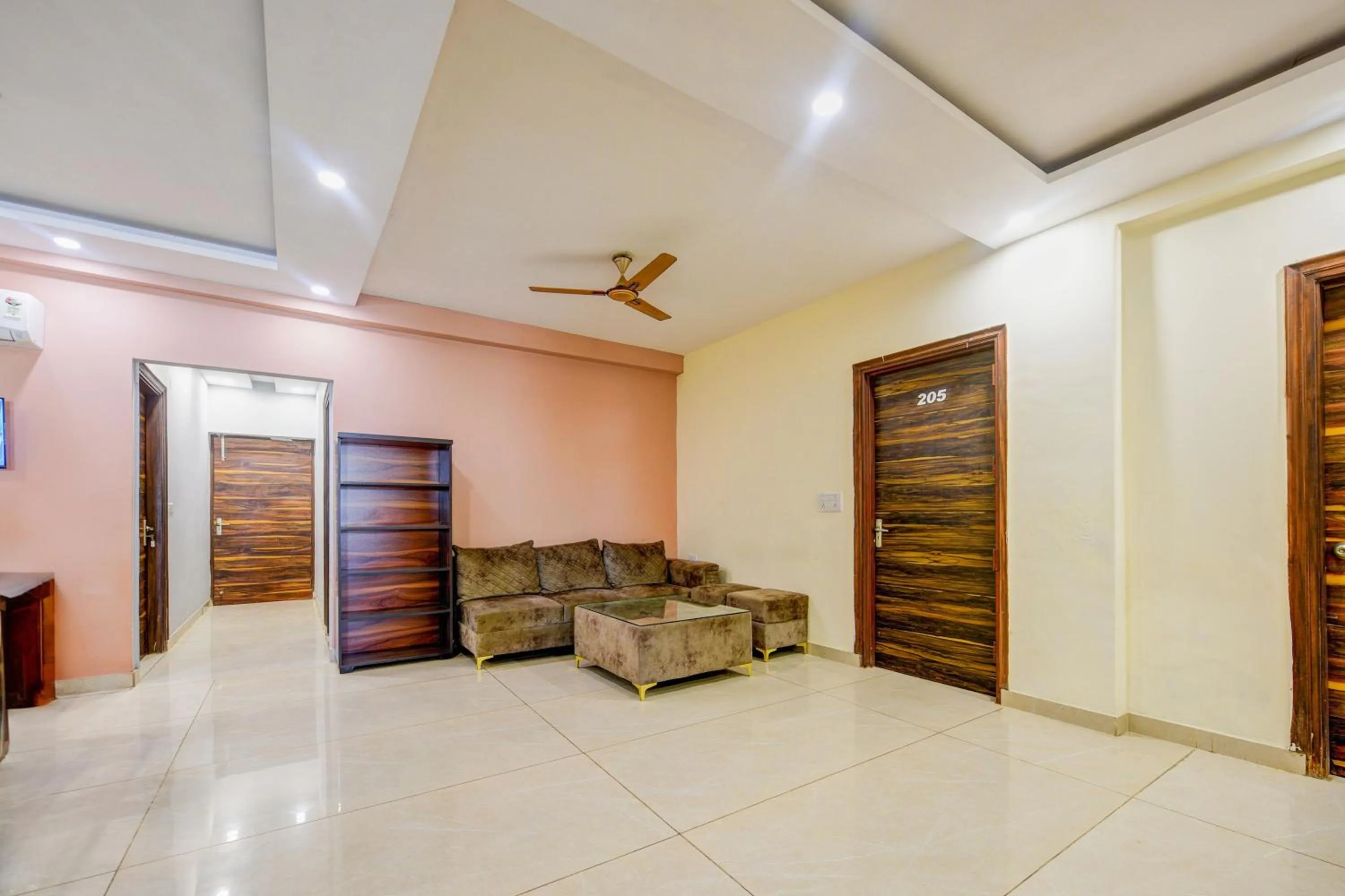 Lobby or reception in Hotel O Ridge Way Stays