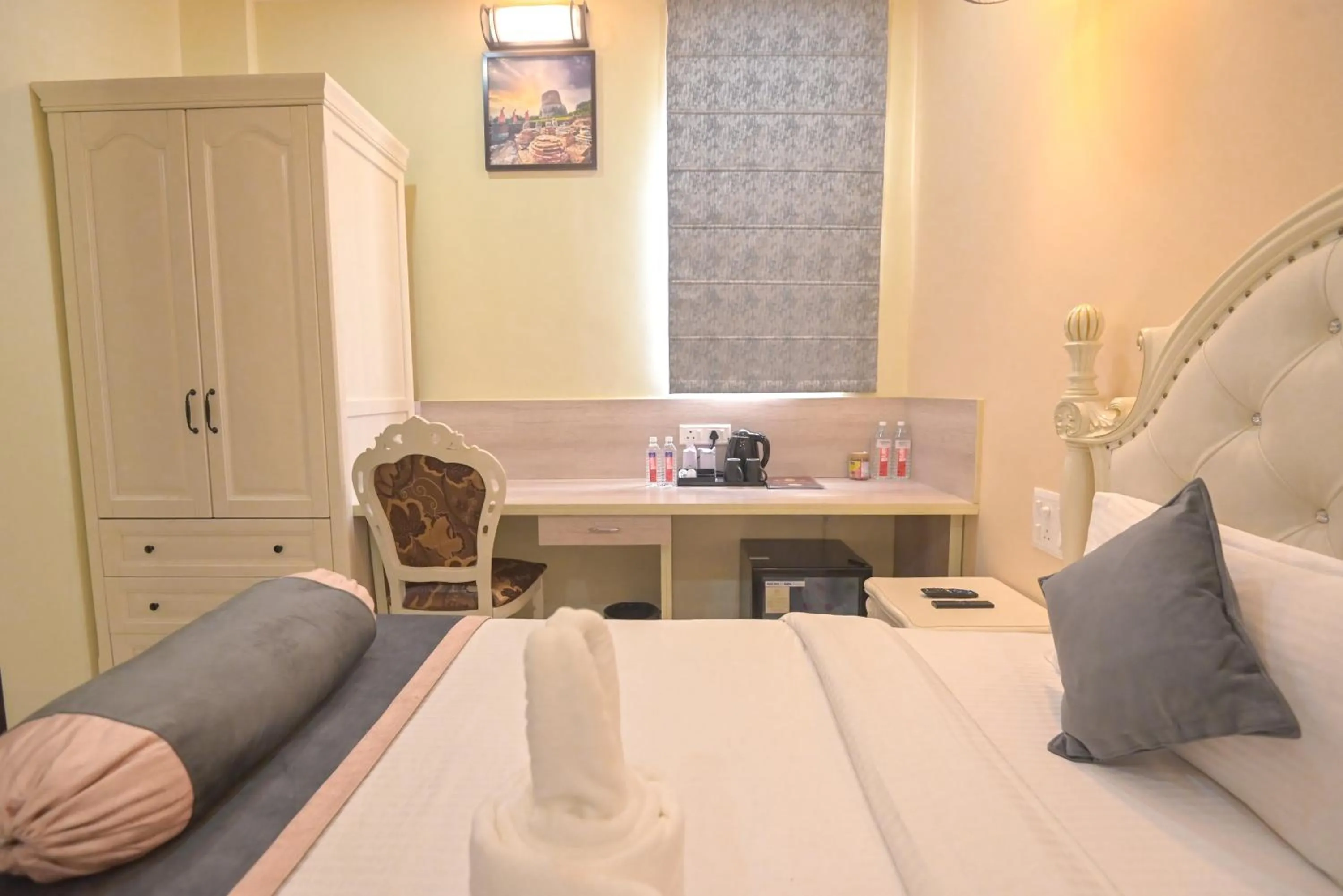 Living room, Bed in Shree Ganesha Palace Near Kashi Vishwanath Temple
