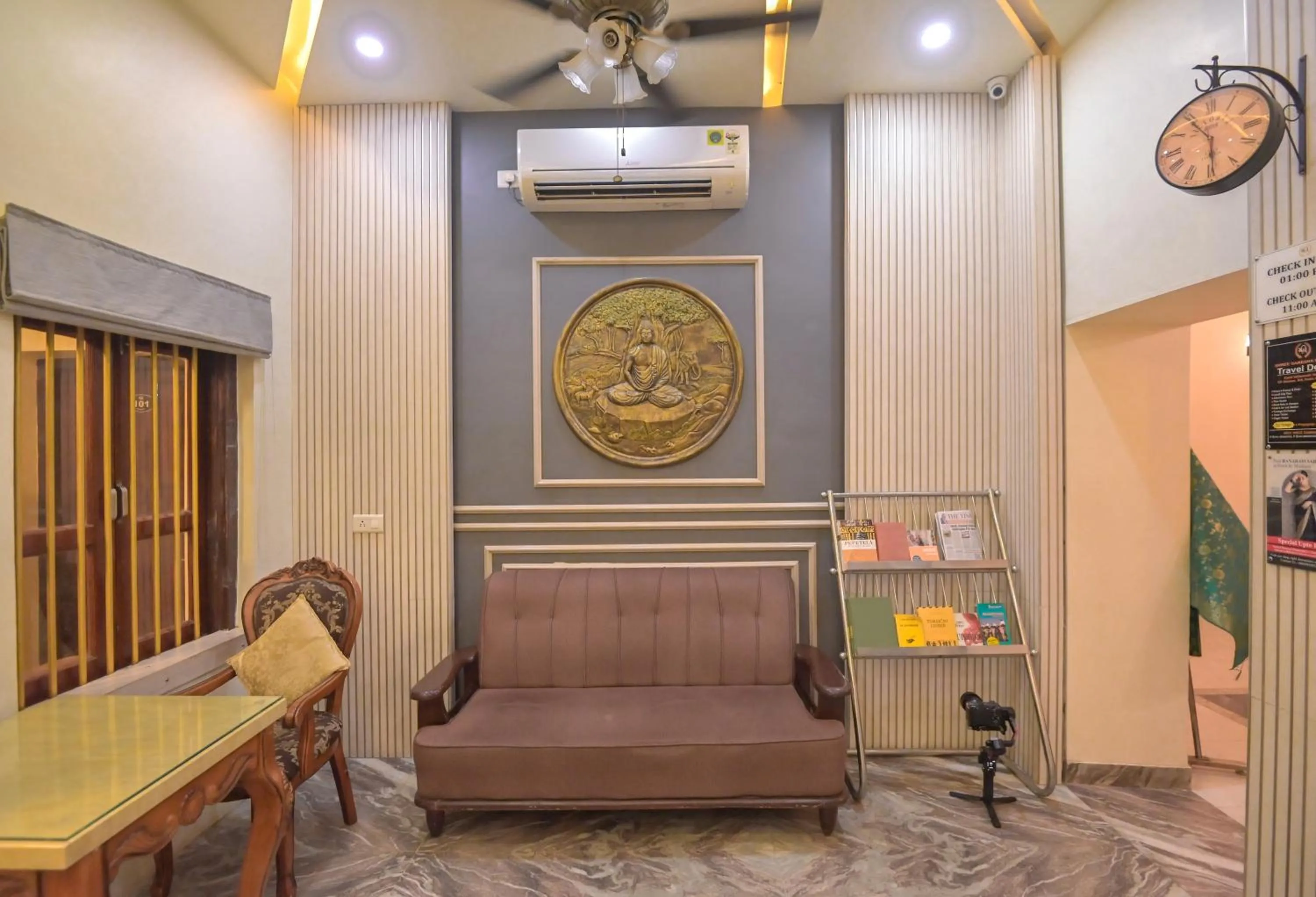 Seating area in Shree Ganesha Palace Near Kashi Vishwanath Temple