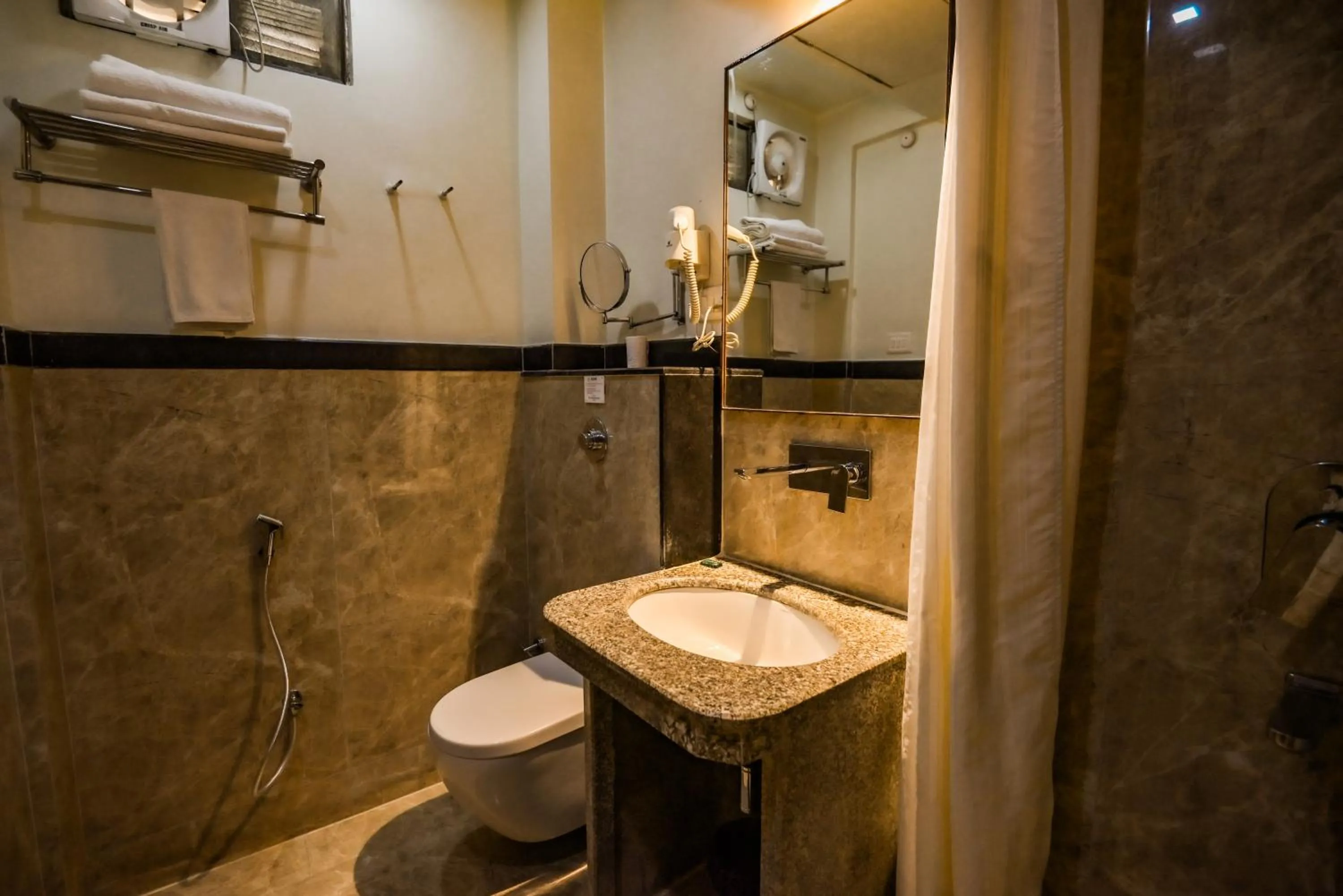 Toilet in Shree Ganesha Palace Near Kashi Vishwanath Temple