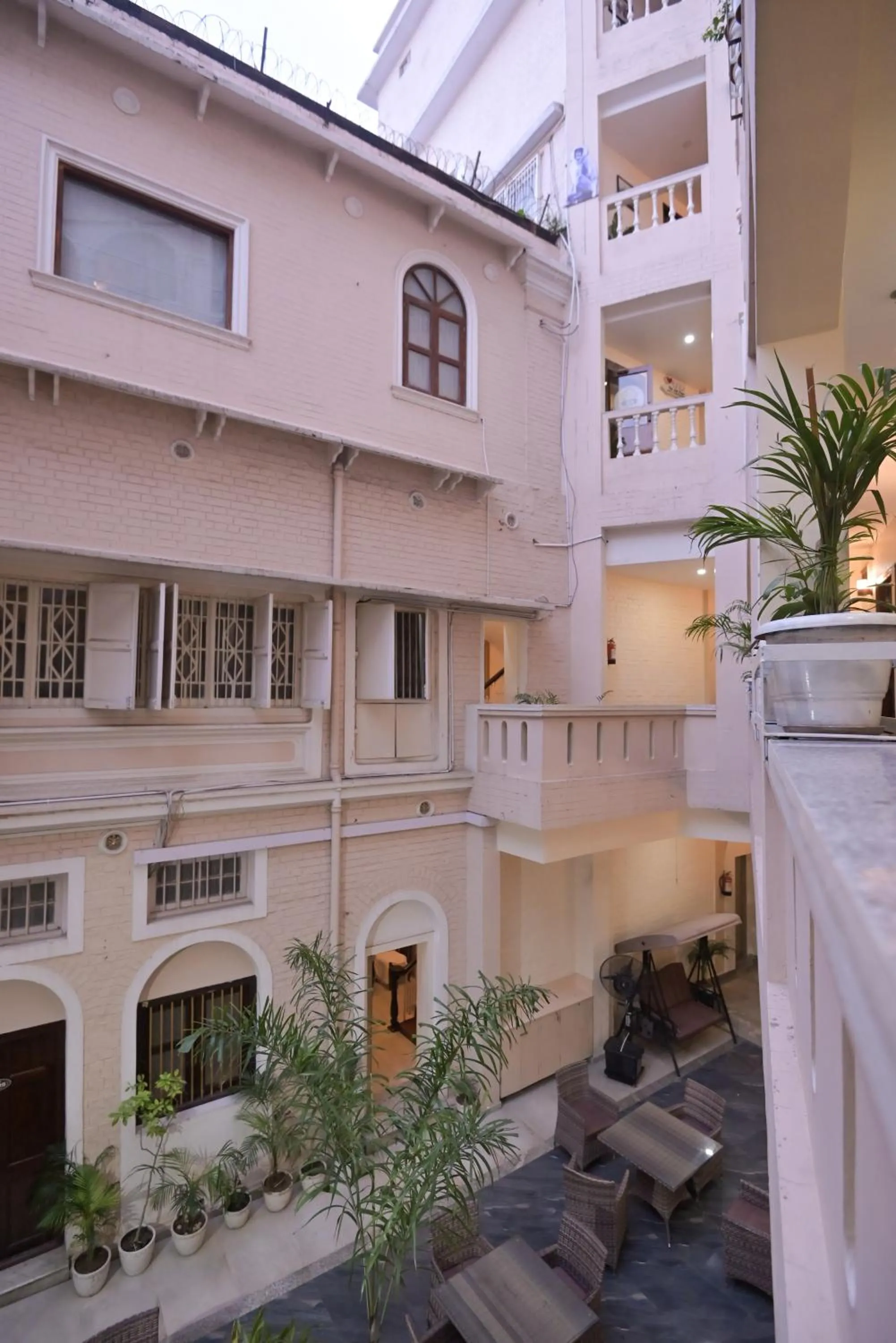 Property building in Shree Ganesha Palace Near Kashi Vishwanath Temple