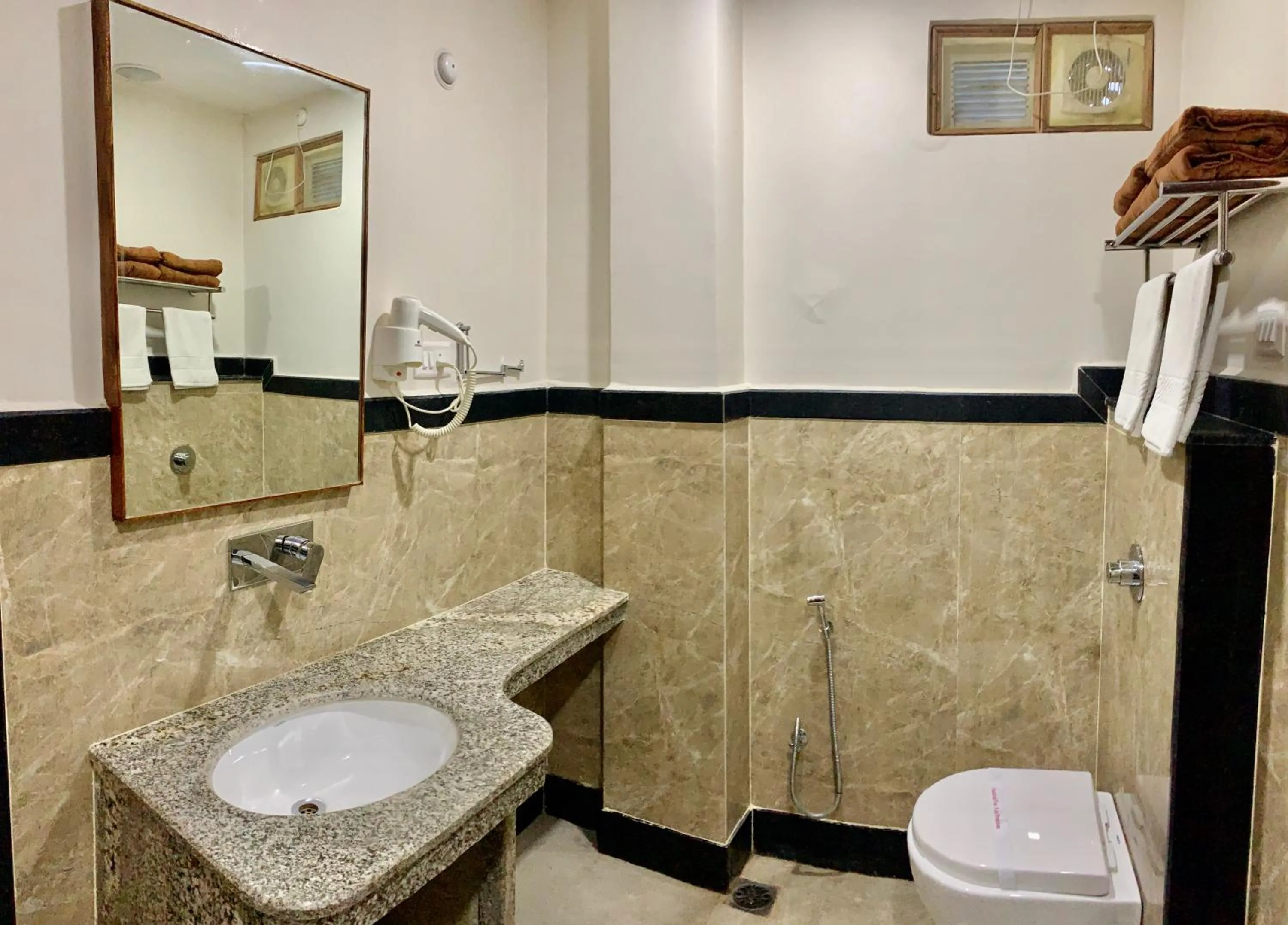 Toilet in Shree Ganesha Palace Near Kashi Vishwanath Temple