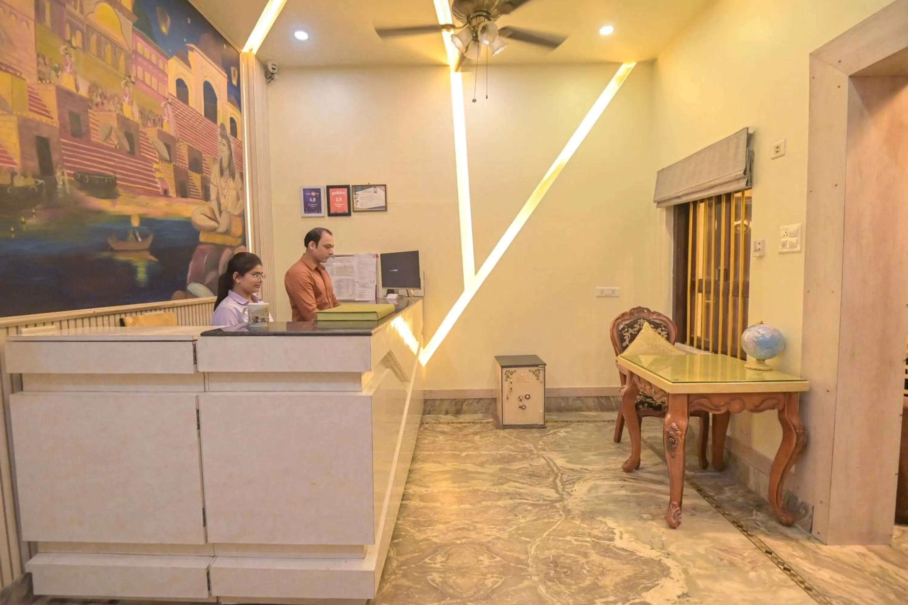 Lobby or reception in Shree Ganesha Palace Near Kashi Vishwanath Temple