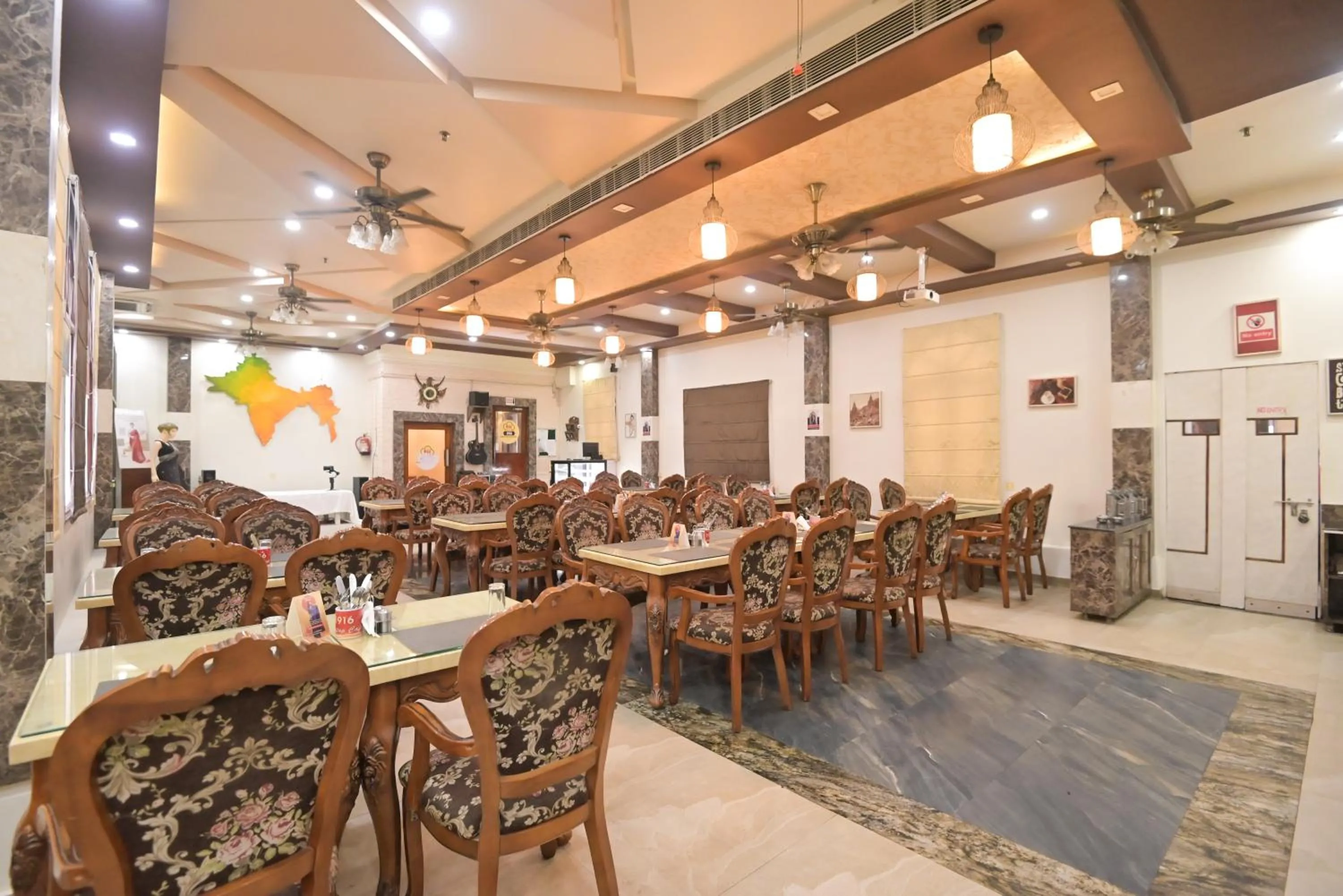 Restaurant/places to eat in Shree Ganesha Palace Near Kashi Vishwanath Temple