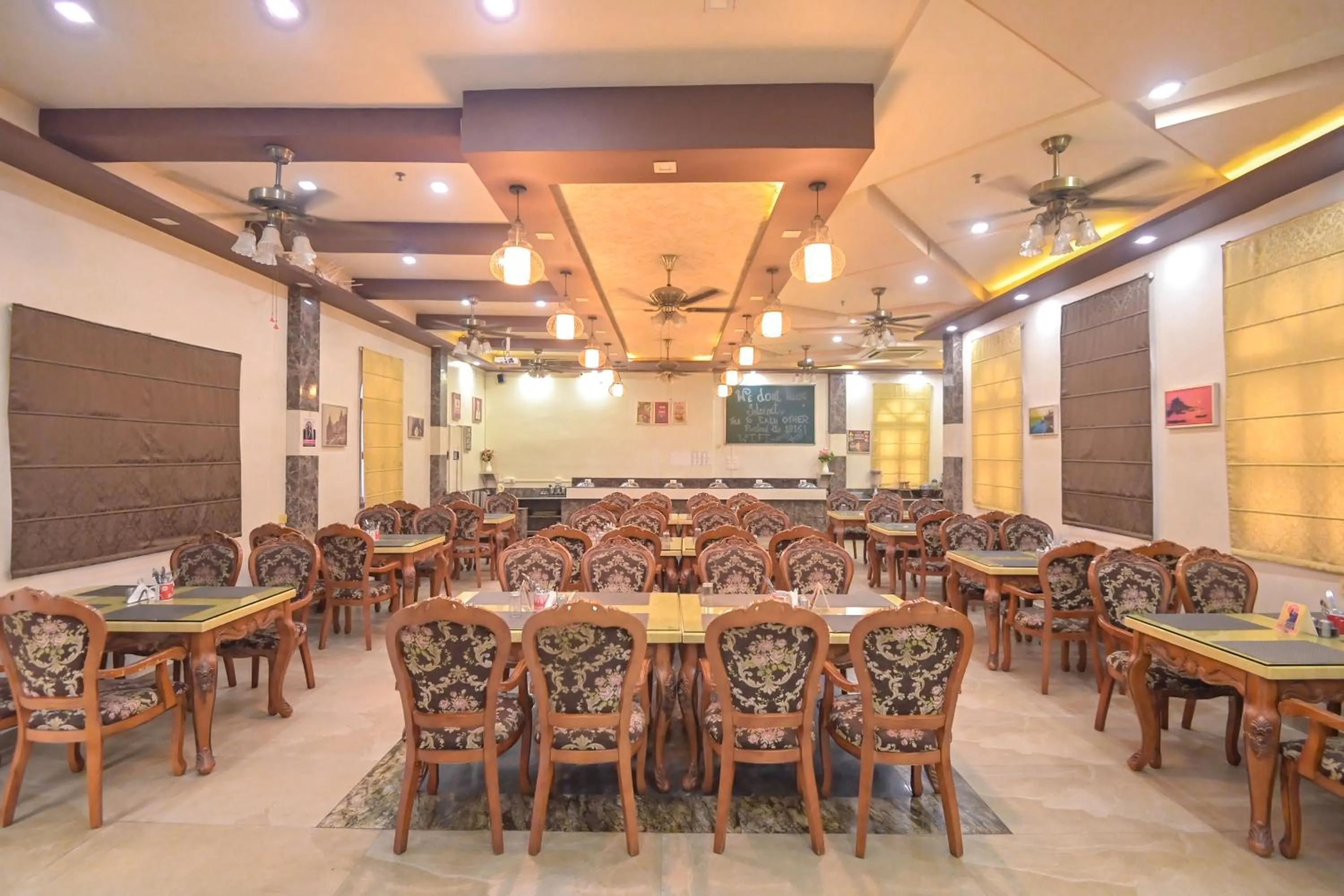 Restaurant/places to eat in Shree Ganesha Palace Near Kashi Vishwanath Temple