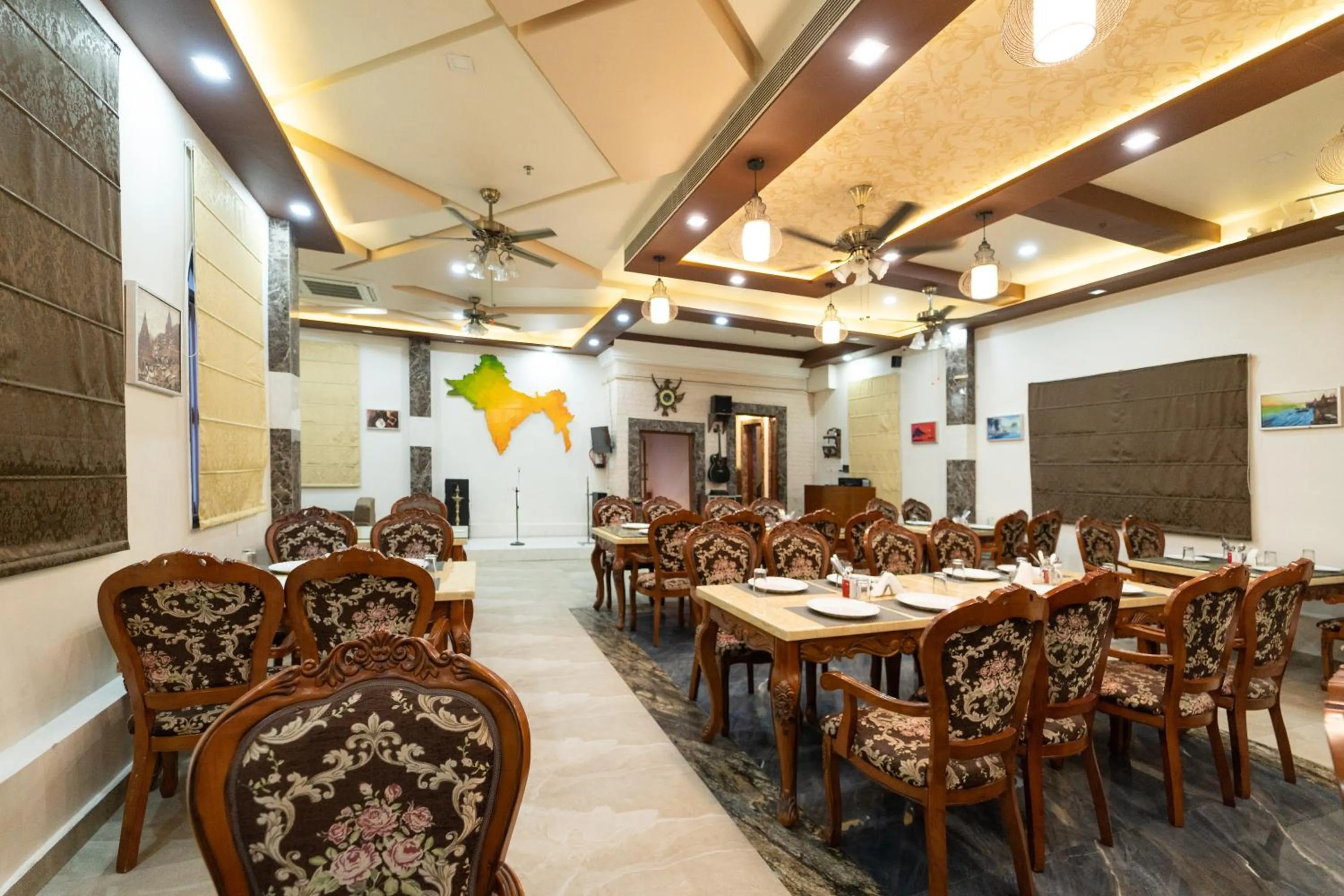 Restaurant/places to eat in Shree Ganesha Palace Near Kashi Vishwanath Temple