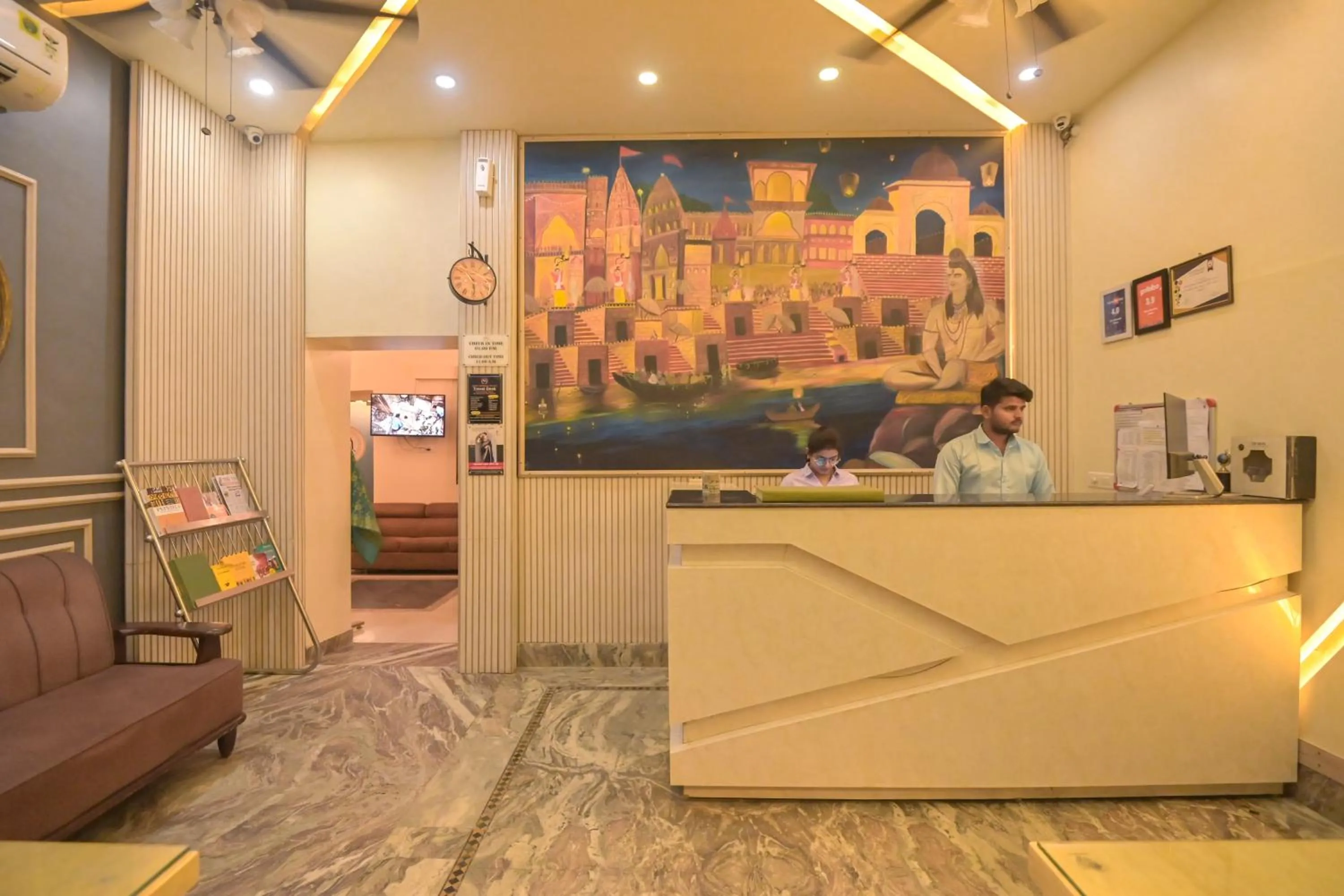 Lobby or reception in Shree Ganesha Palace Near Kashi Vishwanath Temple