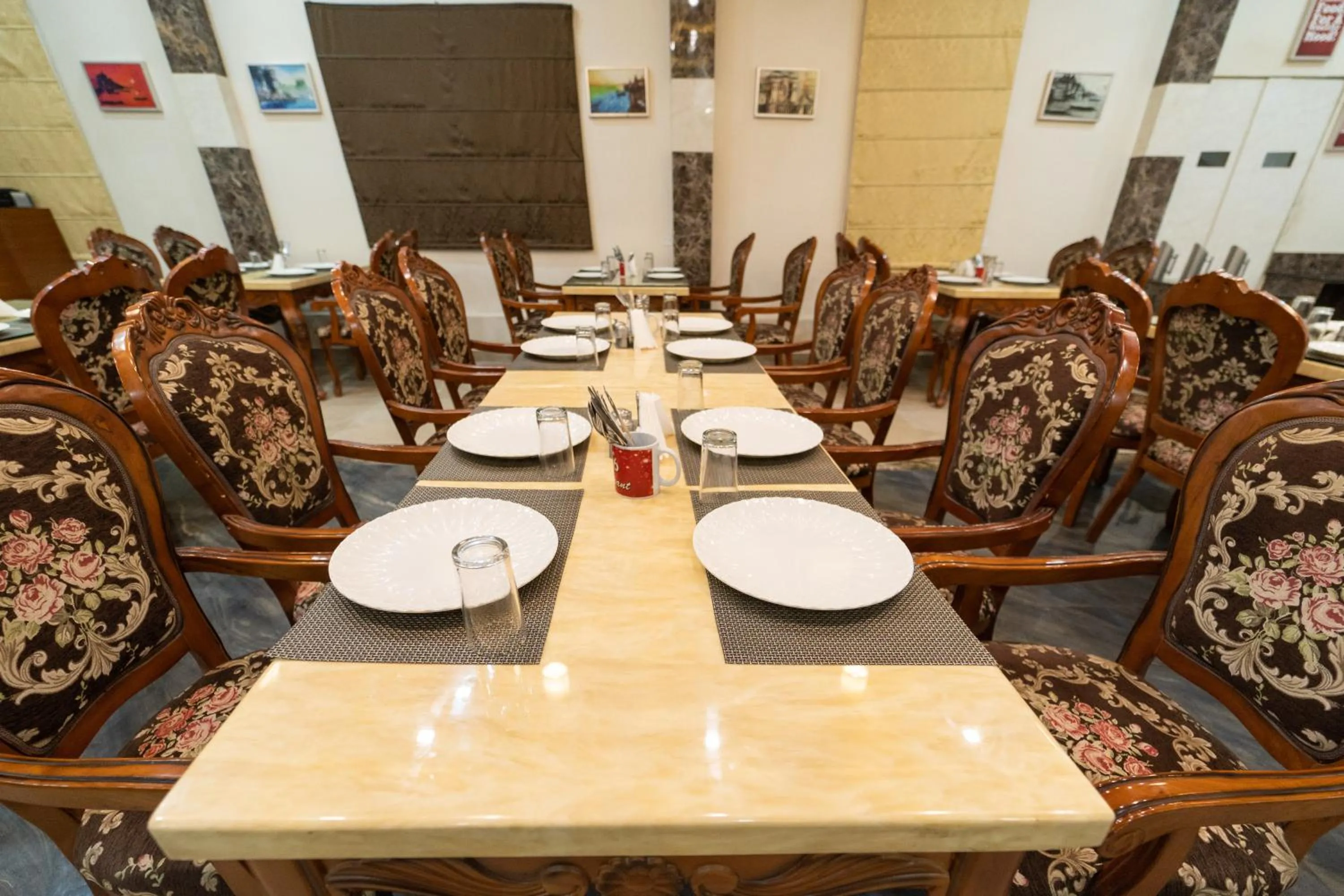 Restaurant/places to eat in Shree Ganesha Palace Near Kashi Vishwanath Temple