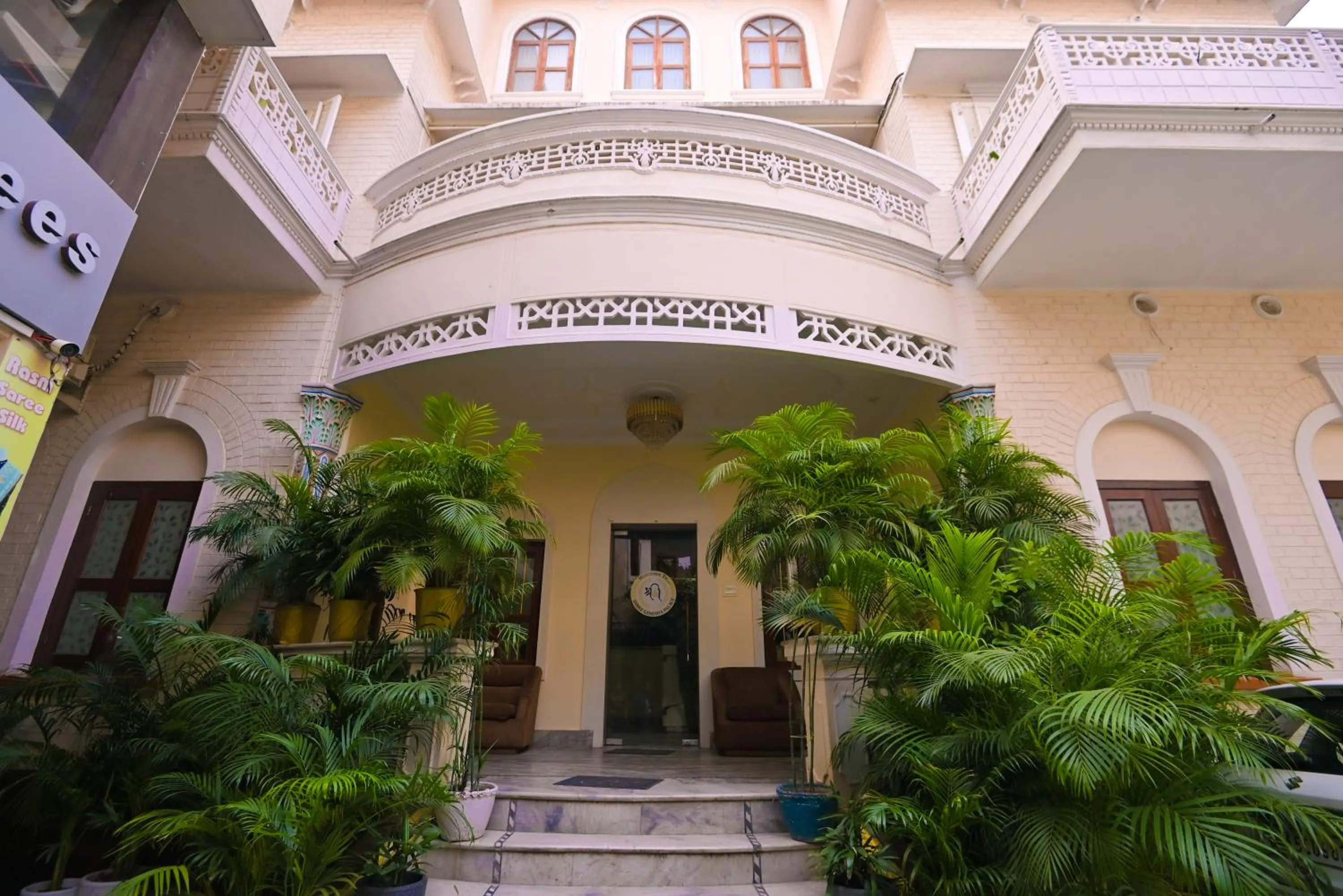 Facade/entrance in Shree Ganesha Palace Near Kashi Vishwanath Temple