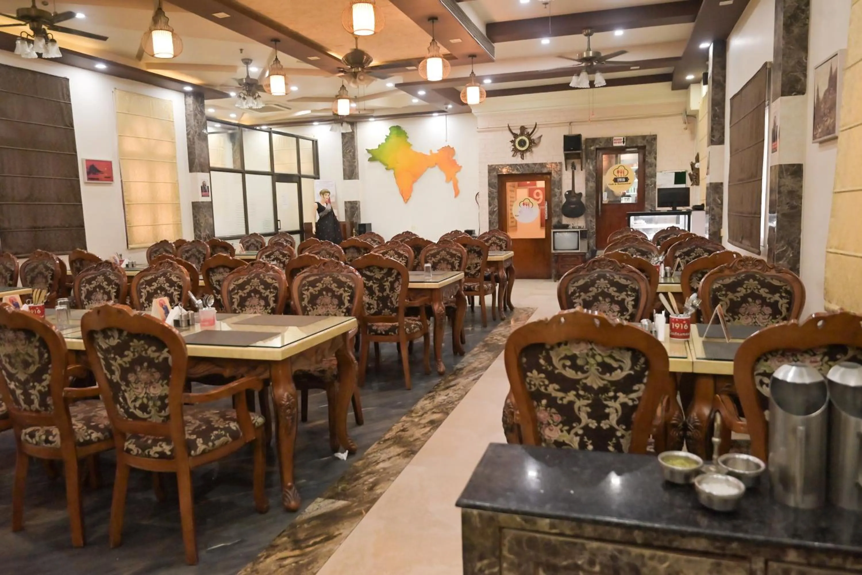Restaurant/places to eat in Shree Ganesha Palace Near Kashi Vishwanath Temple