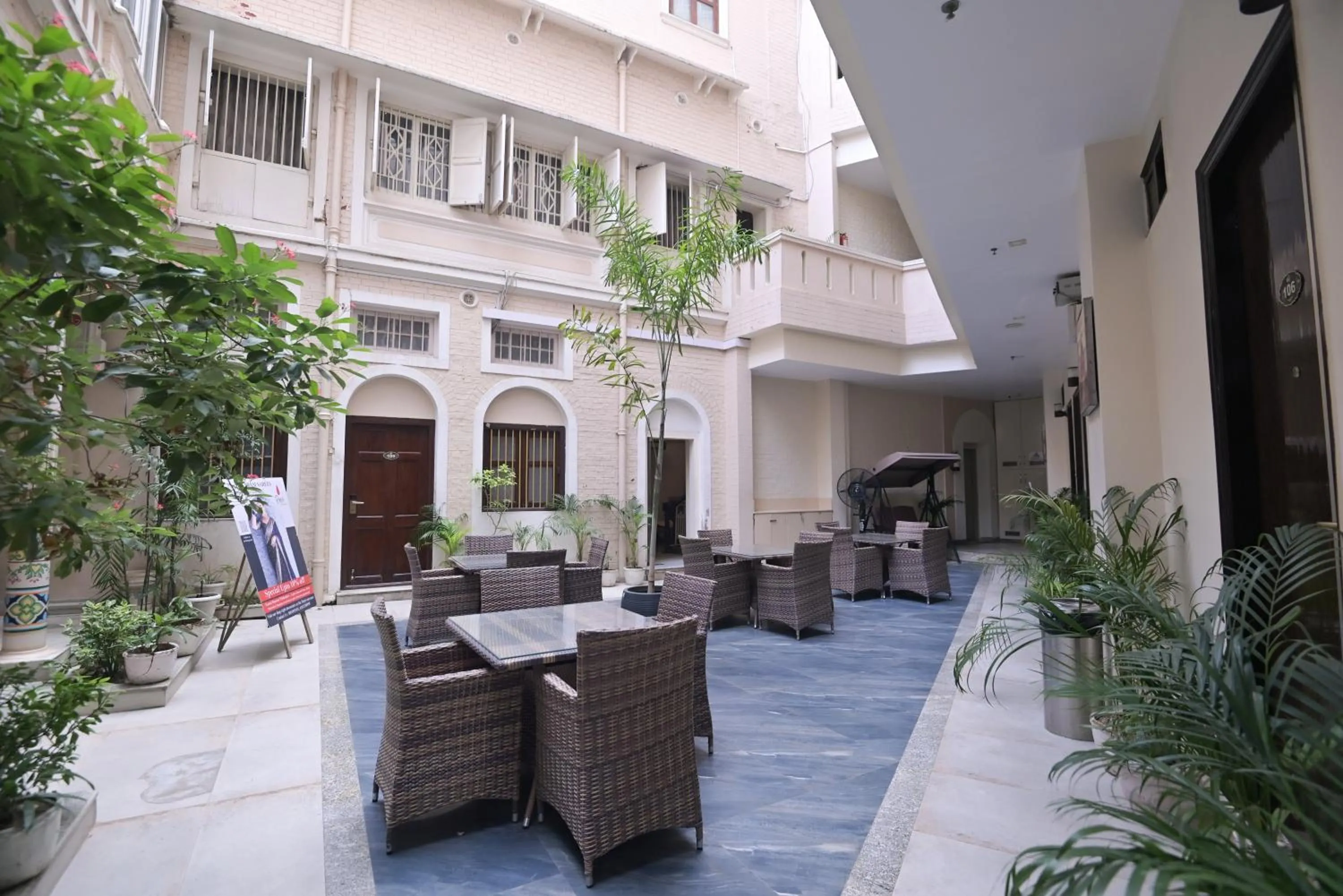 Patio in Shree Ganesha Palace Near Kashi Vishwanath Temple
