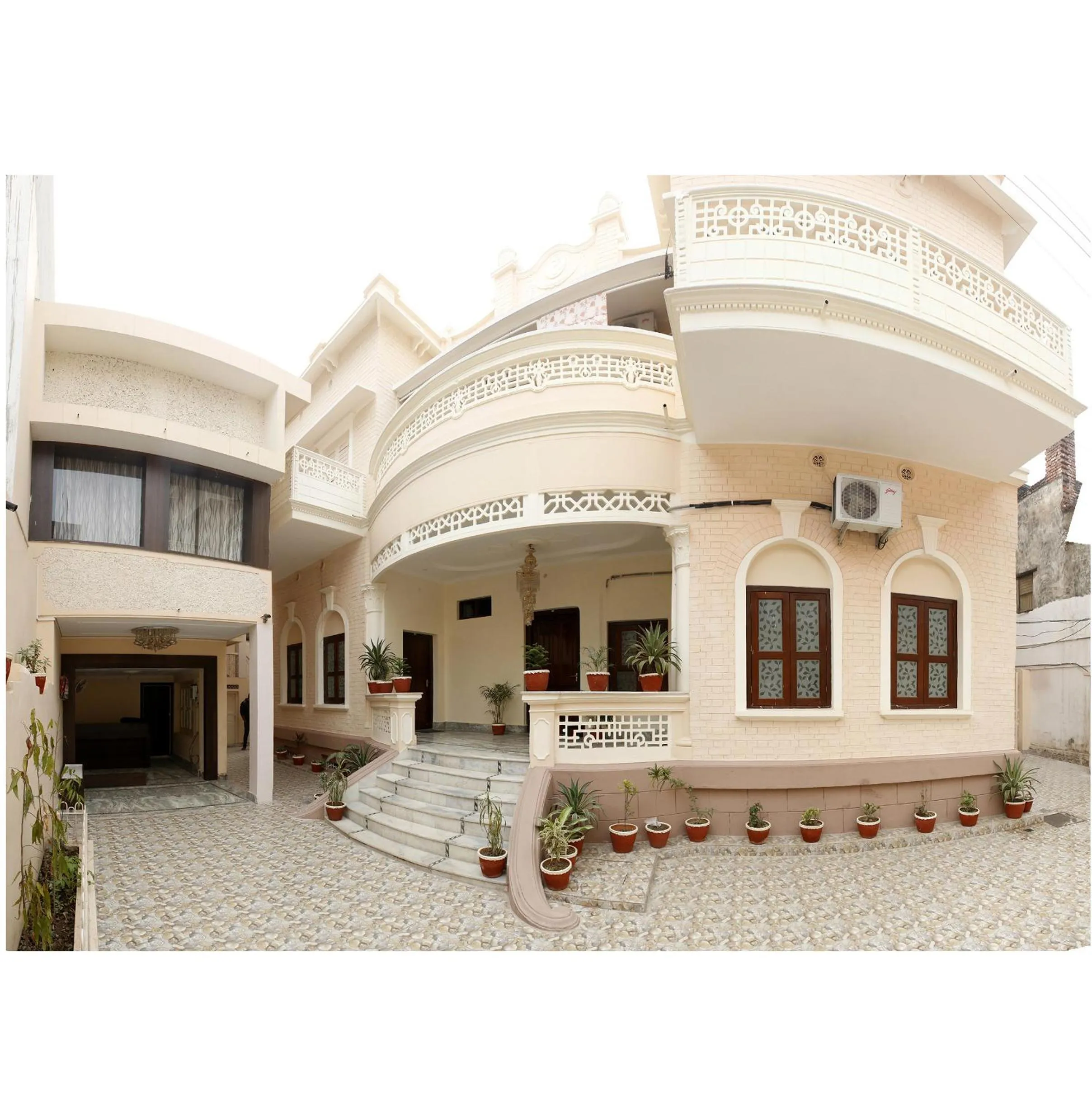 Property building in Shree Ganesha Palace Near Kashi Vishwanath Temple