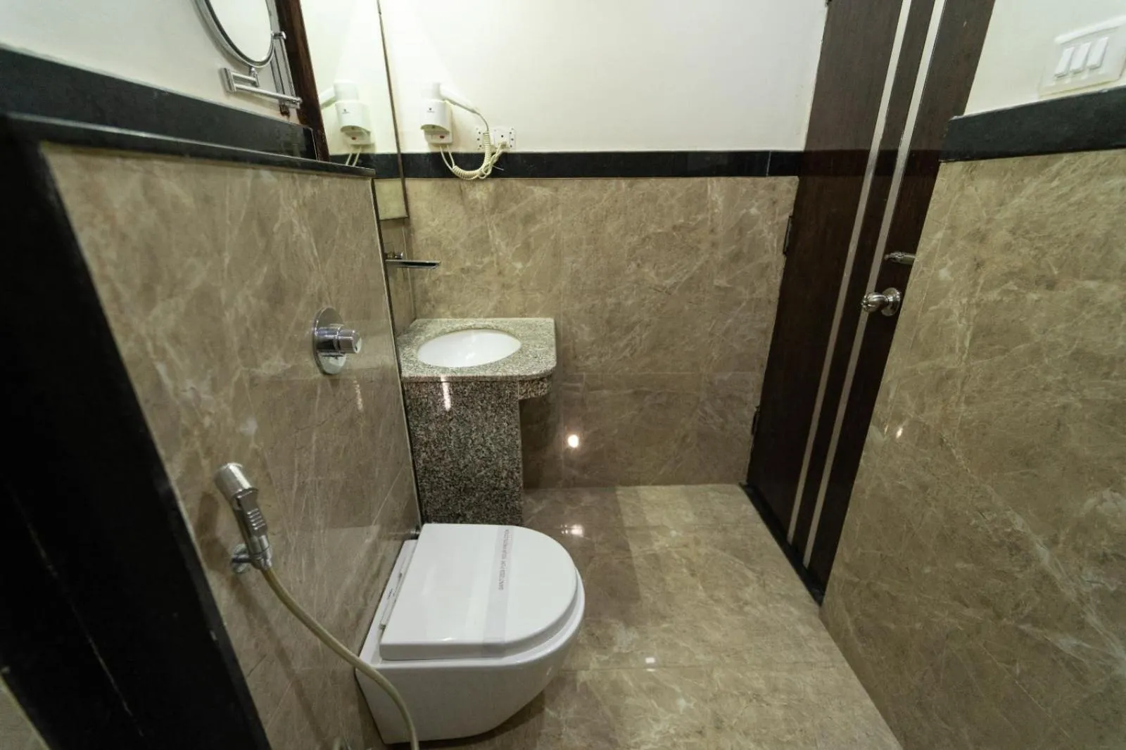 Bathroom in Shree Ganesha Palace Near Kashi Vishwanath Temple