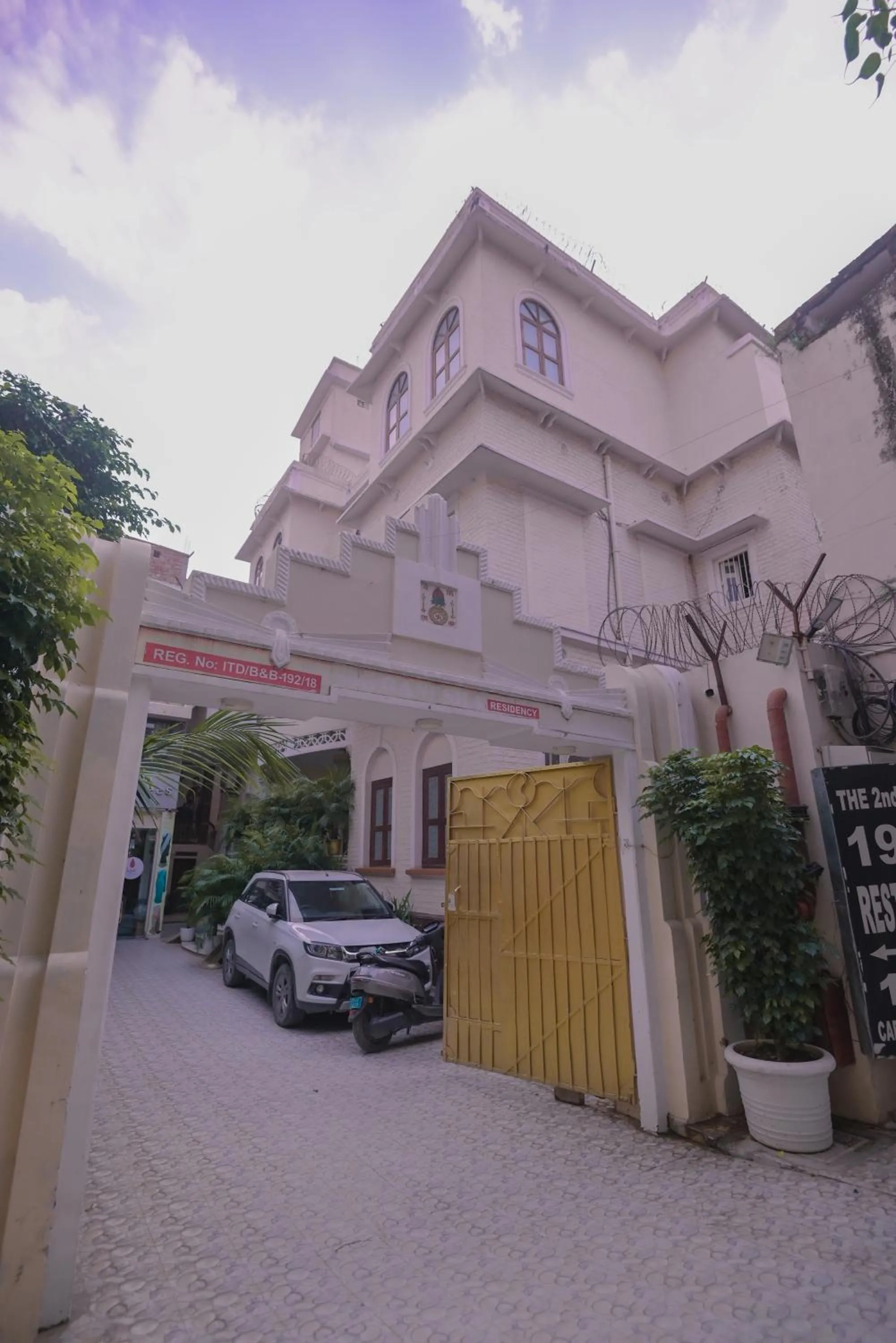 Facade/entrance in Shree Ganesha Palace Near Kashi Vishwanath Temple