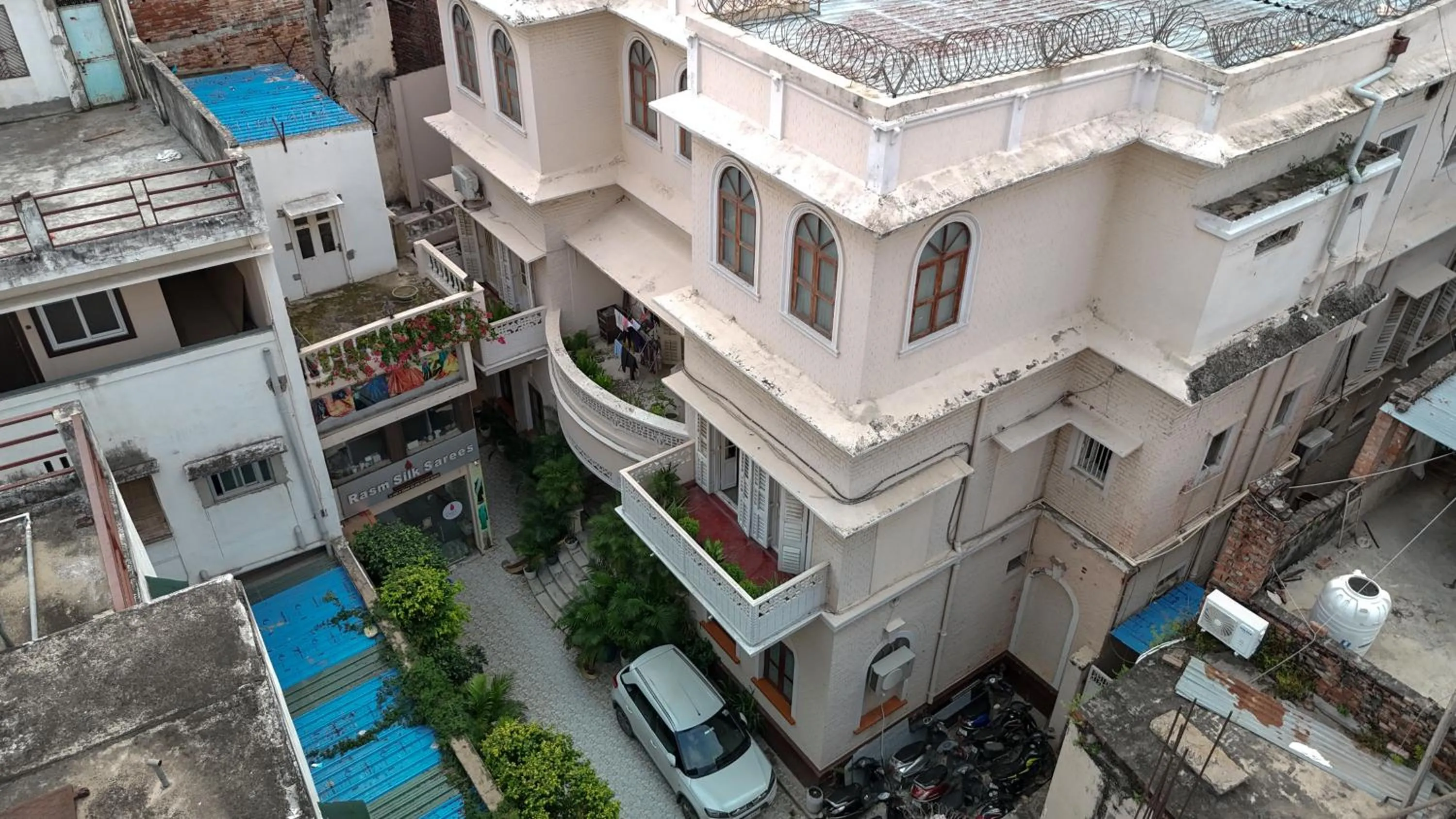 Property building in Shree Ganesha Palace Near Kashi Vishwanath Temple