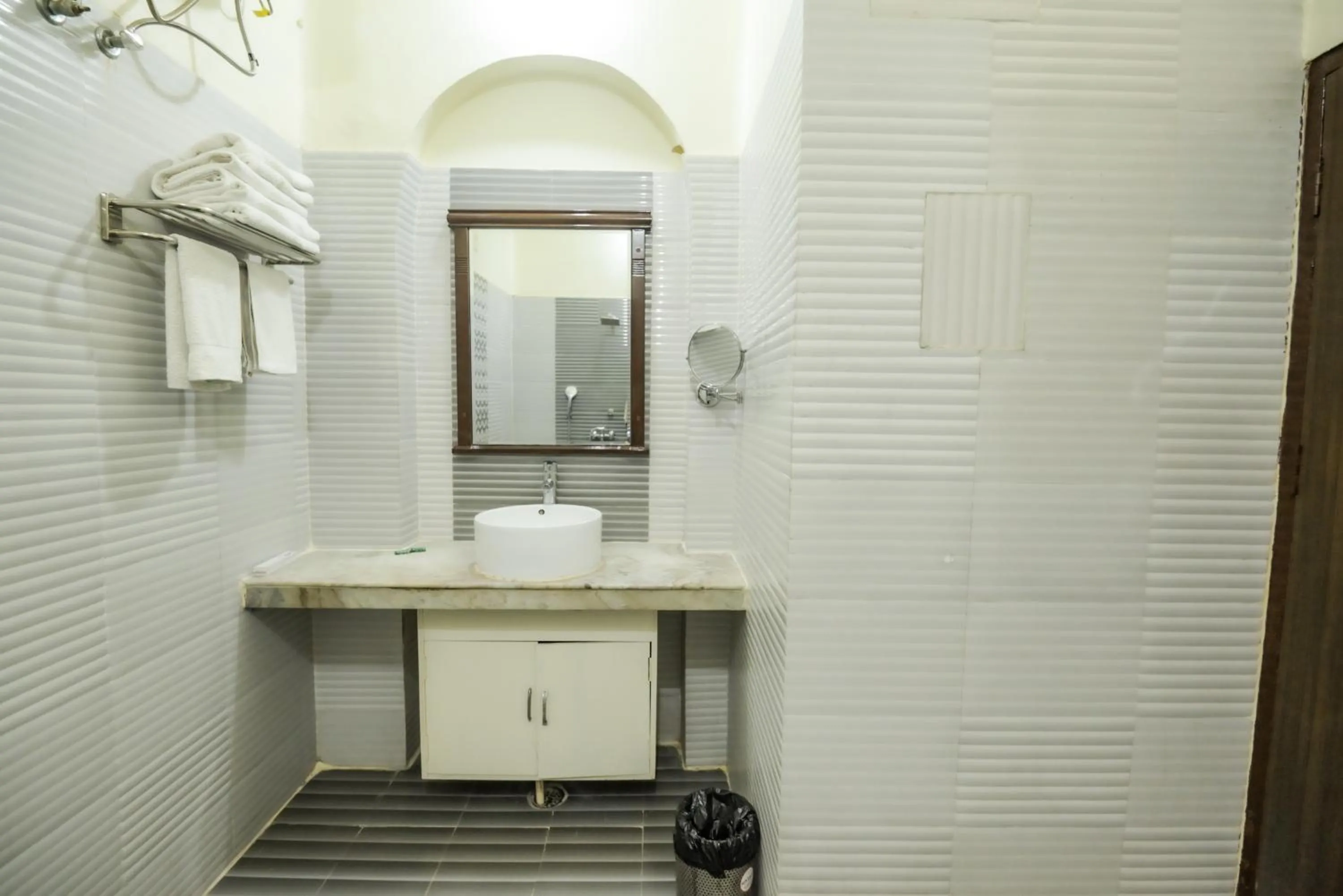Bathroom in Shree Ganesha Palace Near Kashi Vishwanath Temple