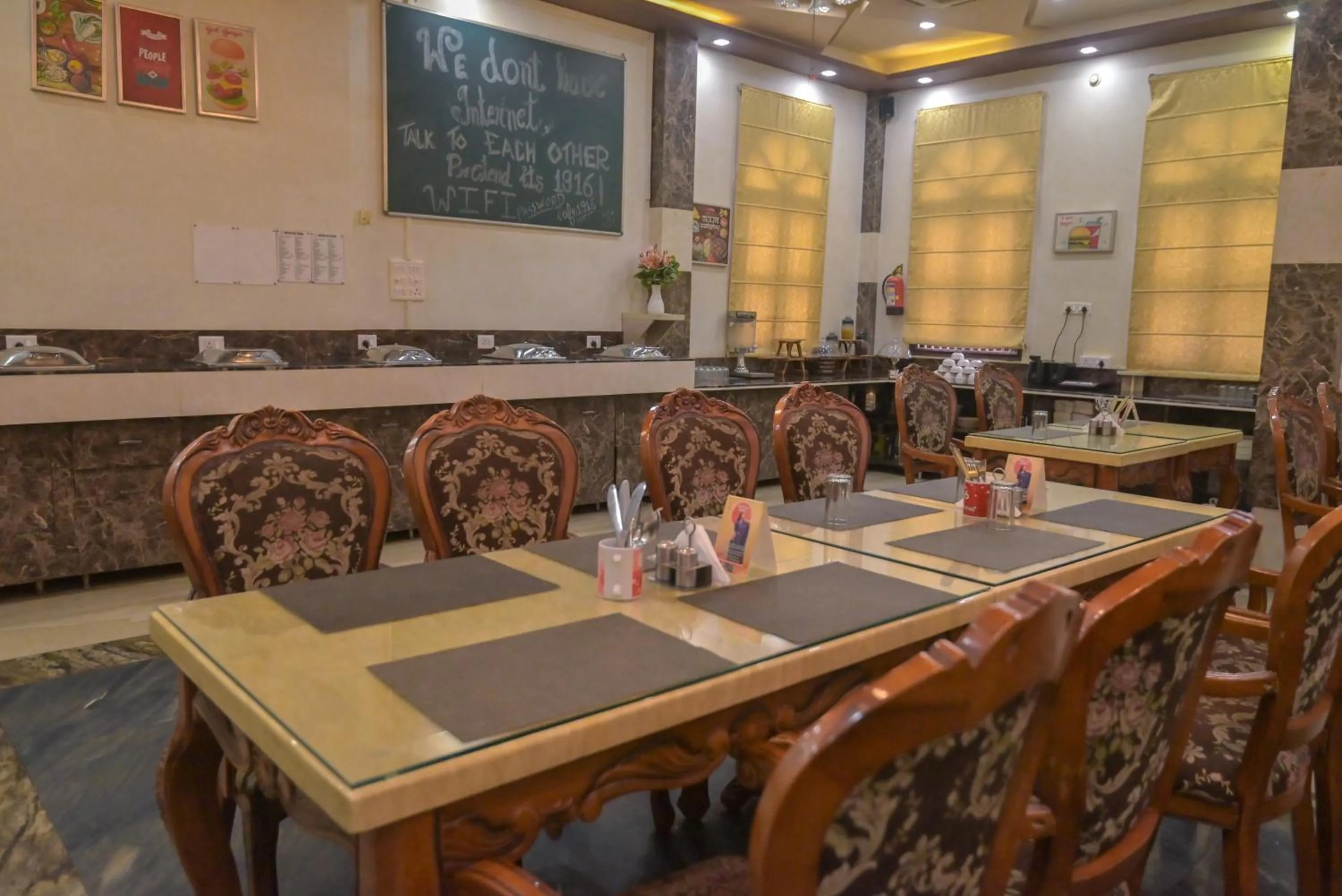Restaurant/places to eat in Shree Ganesha Palace Near Kashi Vishwanath Temple